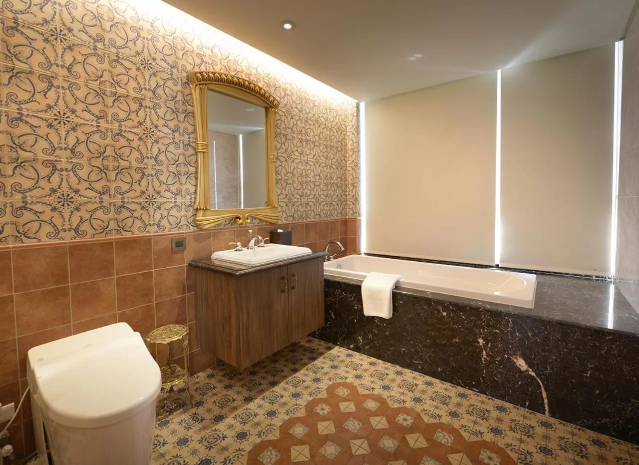 Bathroom in Golden Tulip RS Boutique Hotel-Tainan
