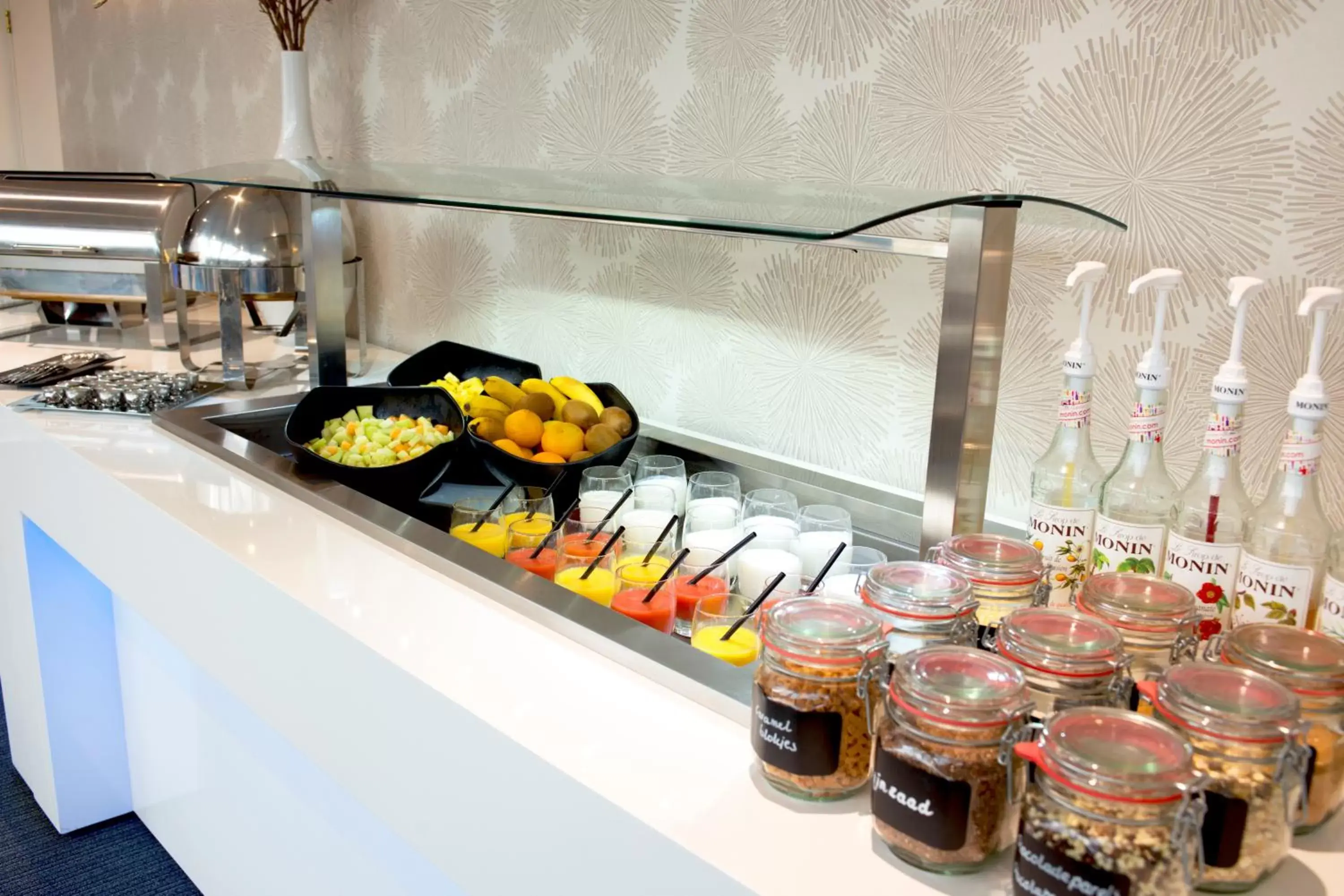 Buffet breakfast, Food in Hotel De Zoete Inval Haarlemmerliede