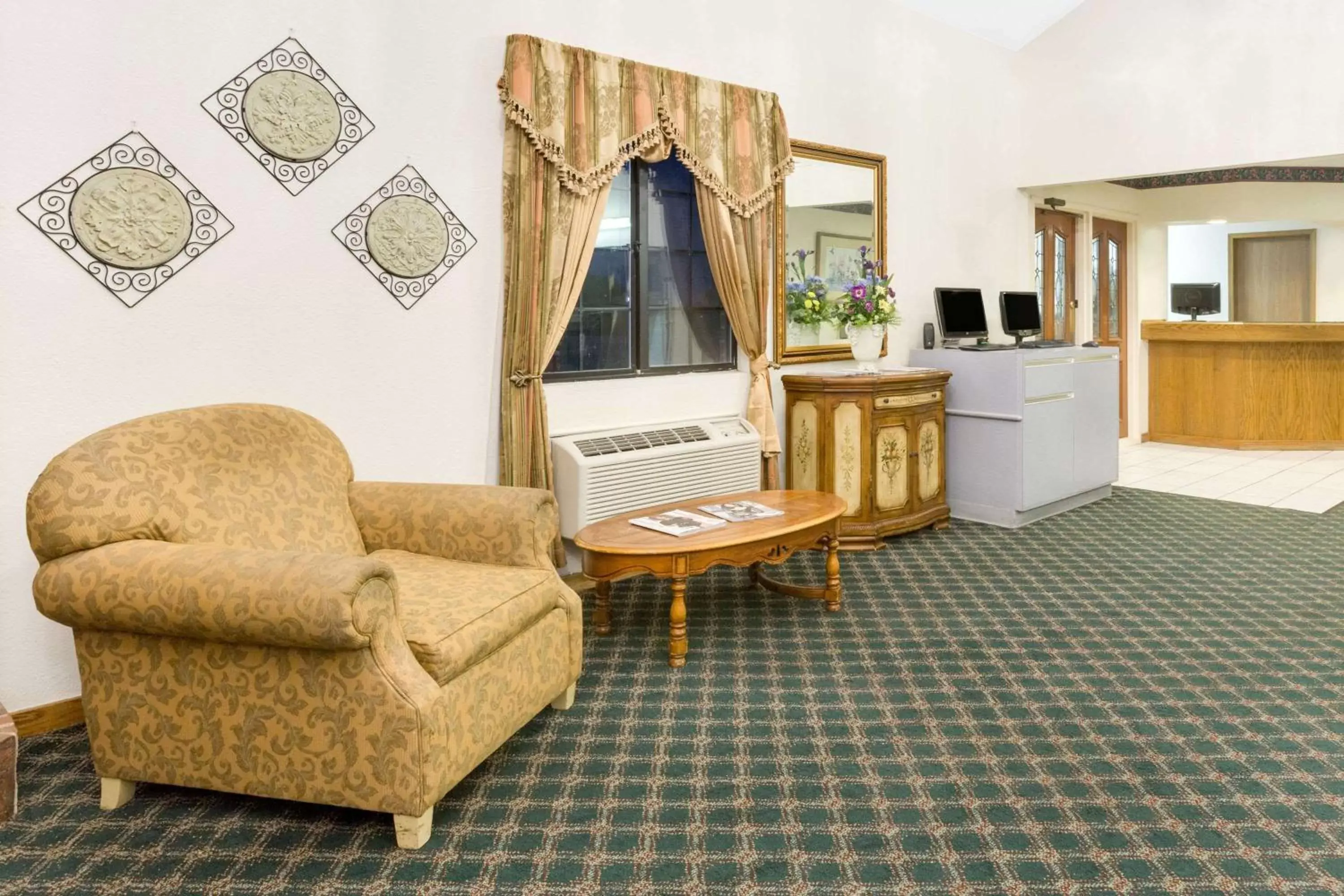 Lobby or reception, Seating Area in Days Inn by Wyndham Concordia