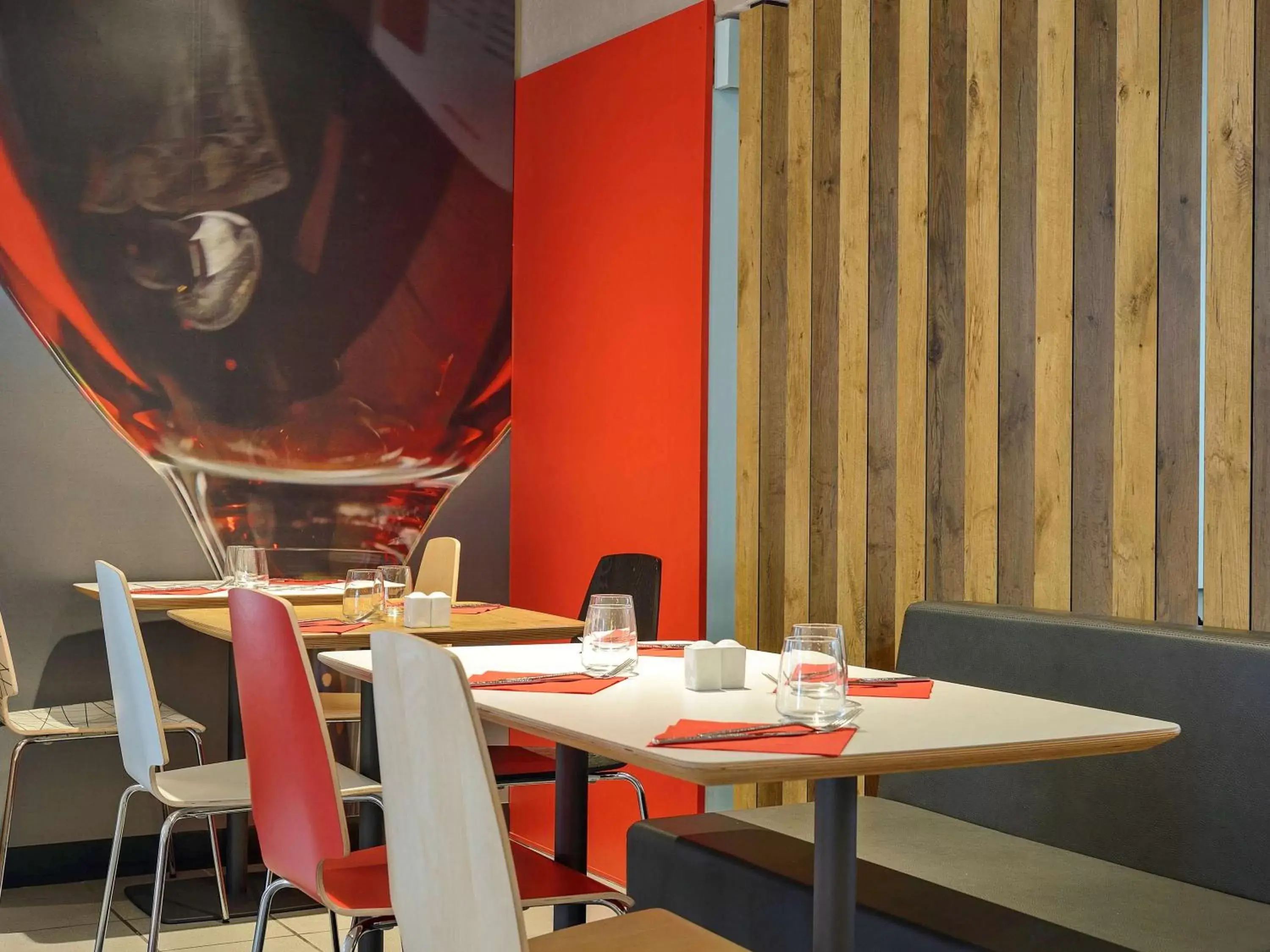 Restaurant/Places to Eat in ibis Poitiers Beaulieu