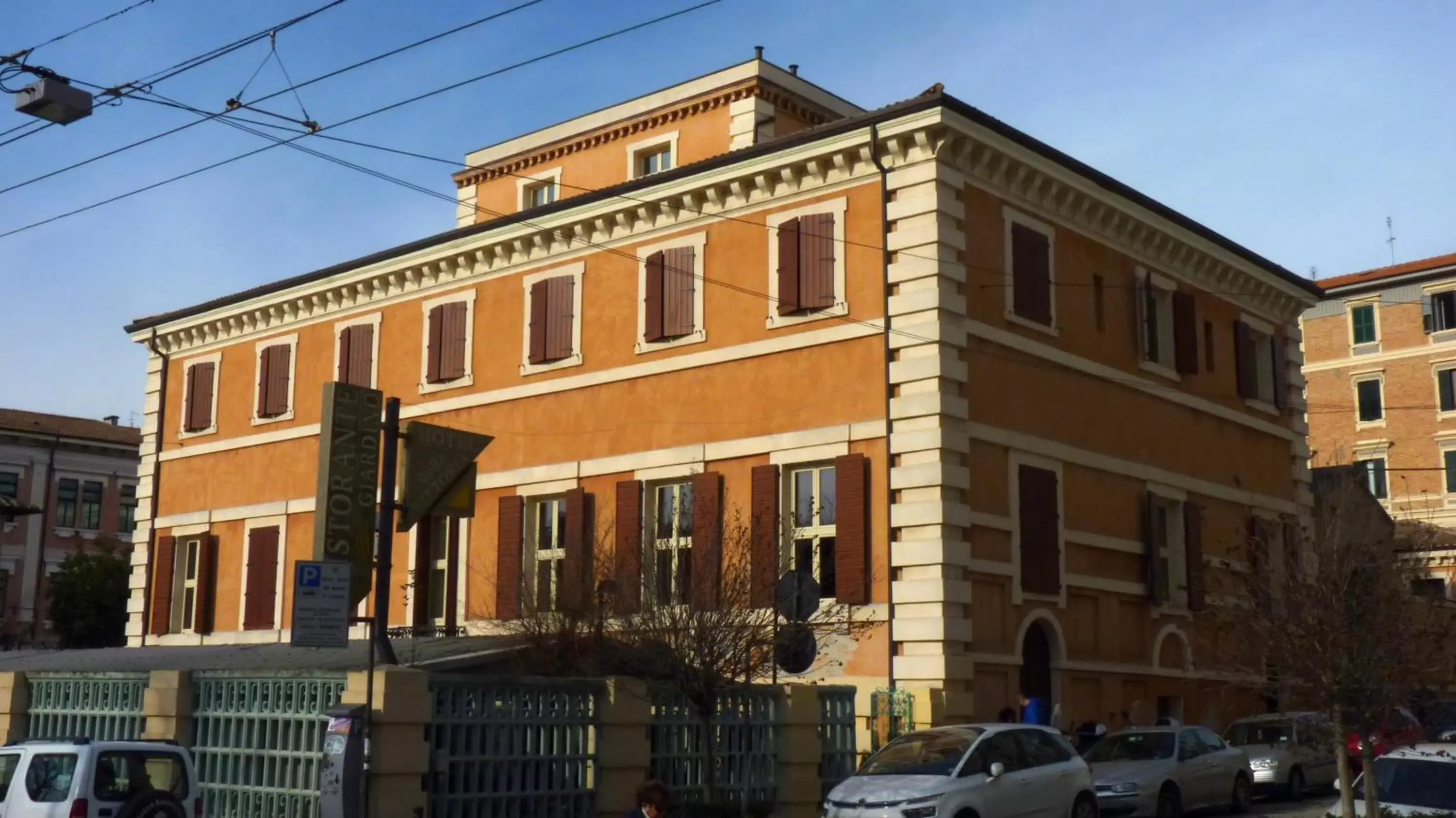 Facade/entrance, Property Building in Hotel della Vittoria