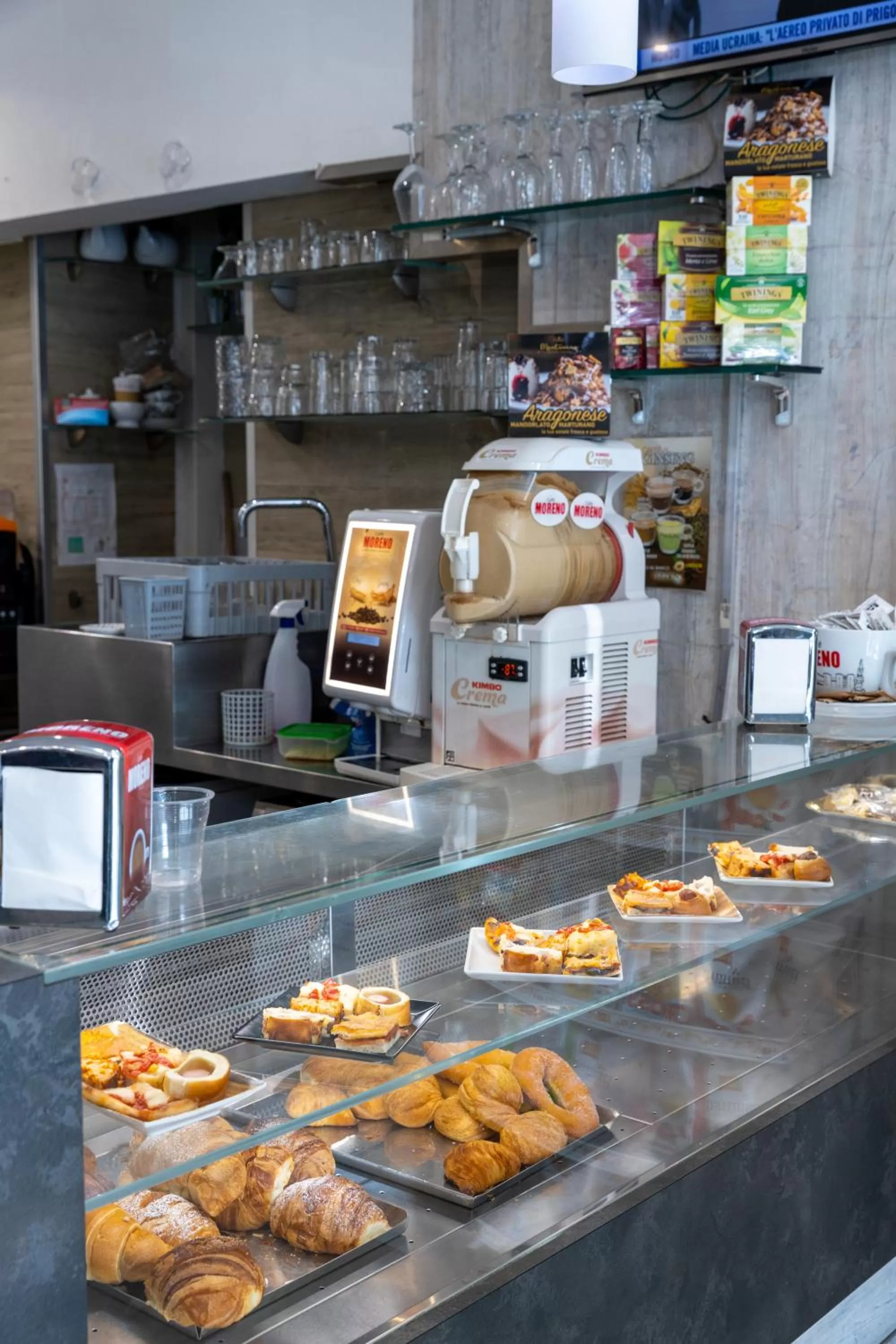 Buffet breakfast in Partenope Guest House