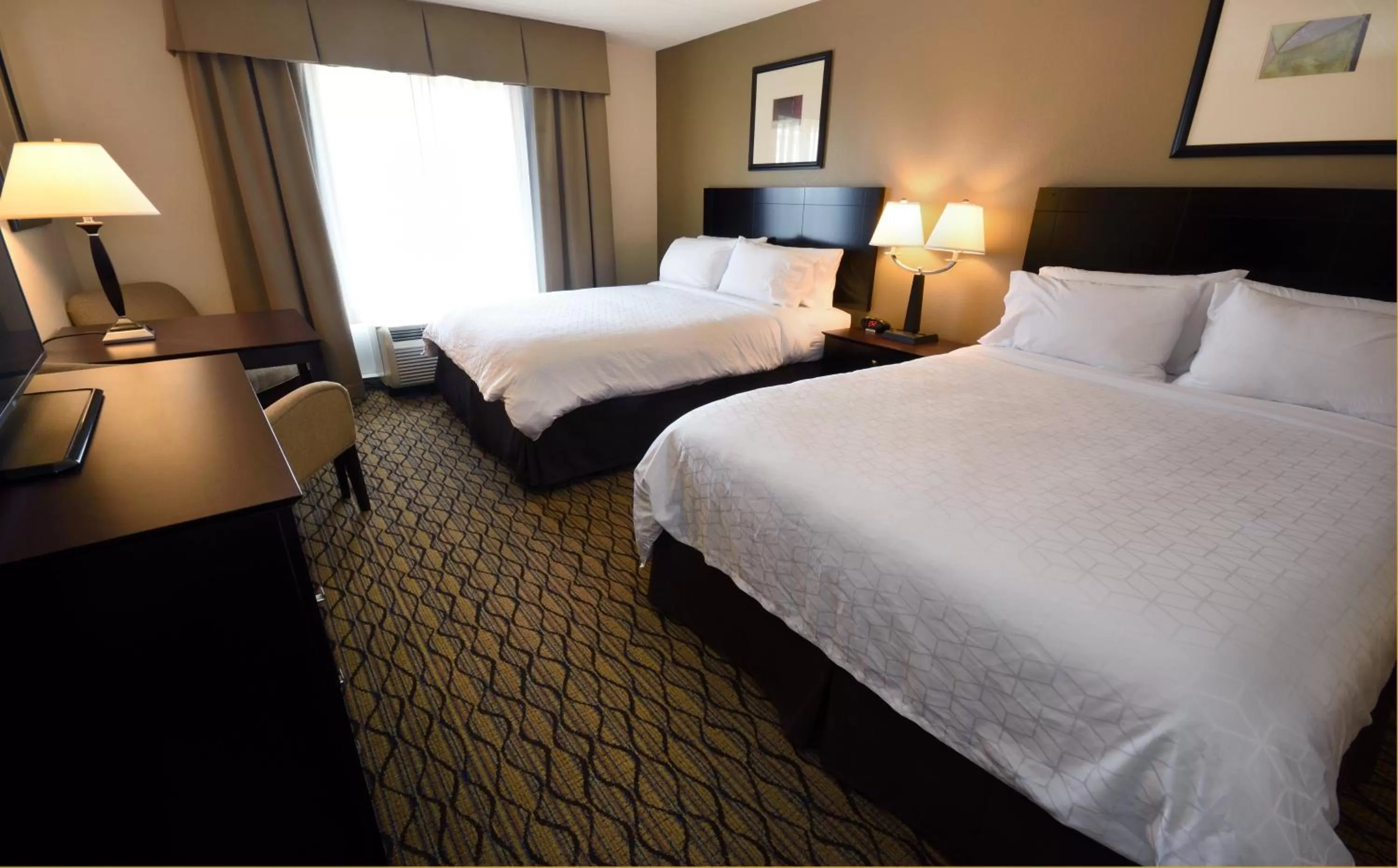 Photo of the whole room, Bed in Holiday Inn Express Milford by IHG