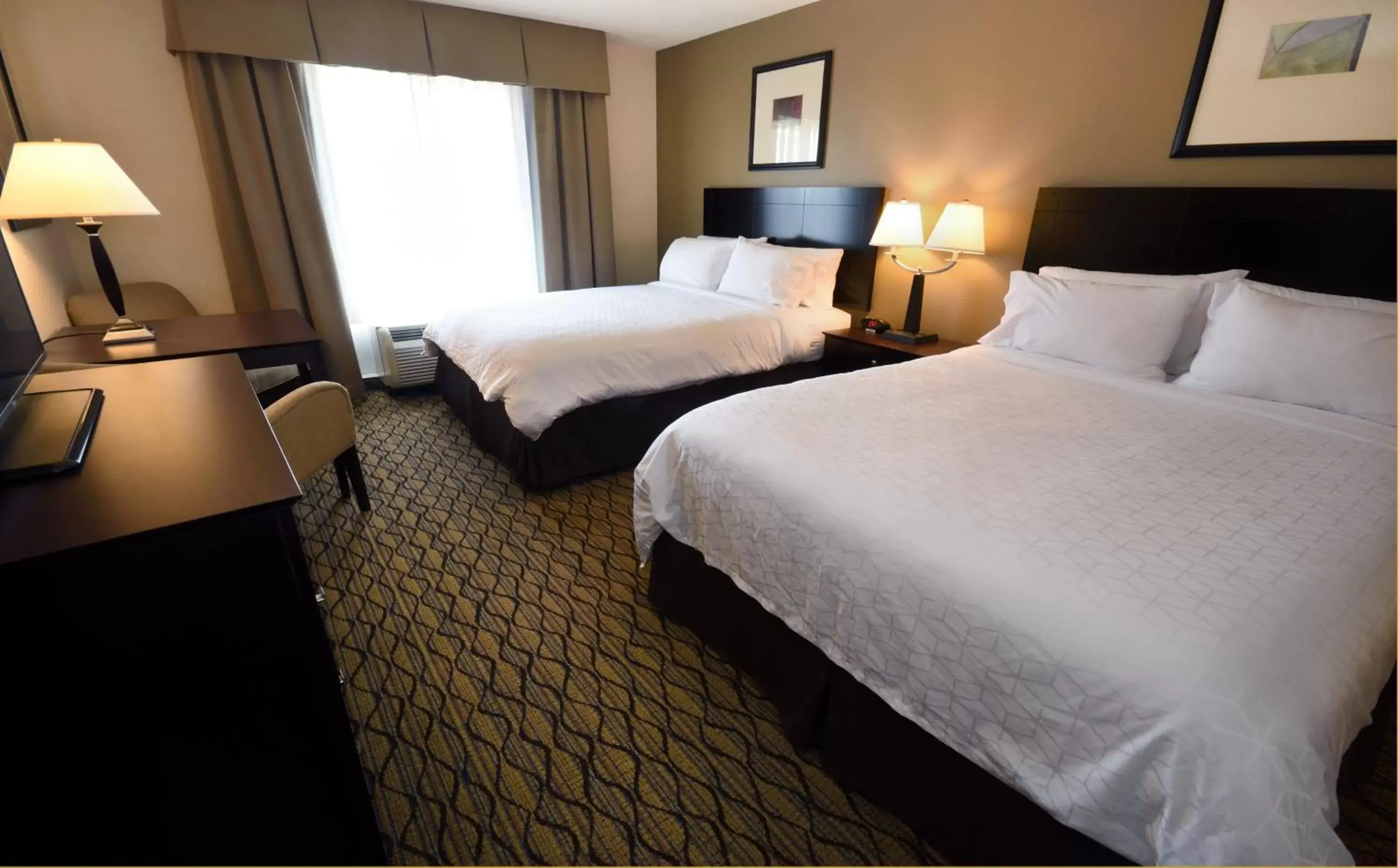 Photo of the whole room, Bed in Holiday Inn Express Milford, an IHG Hotel