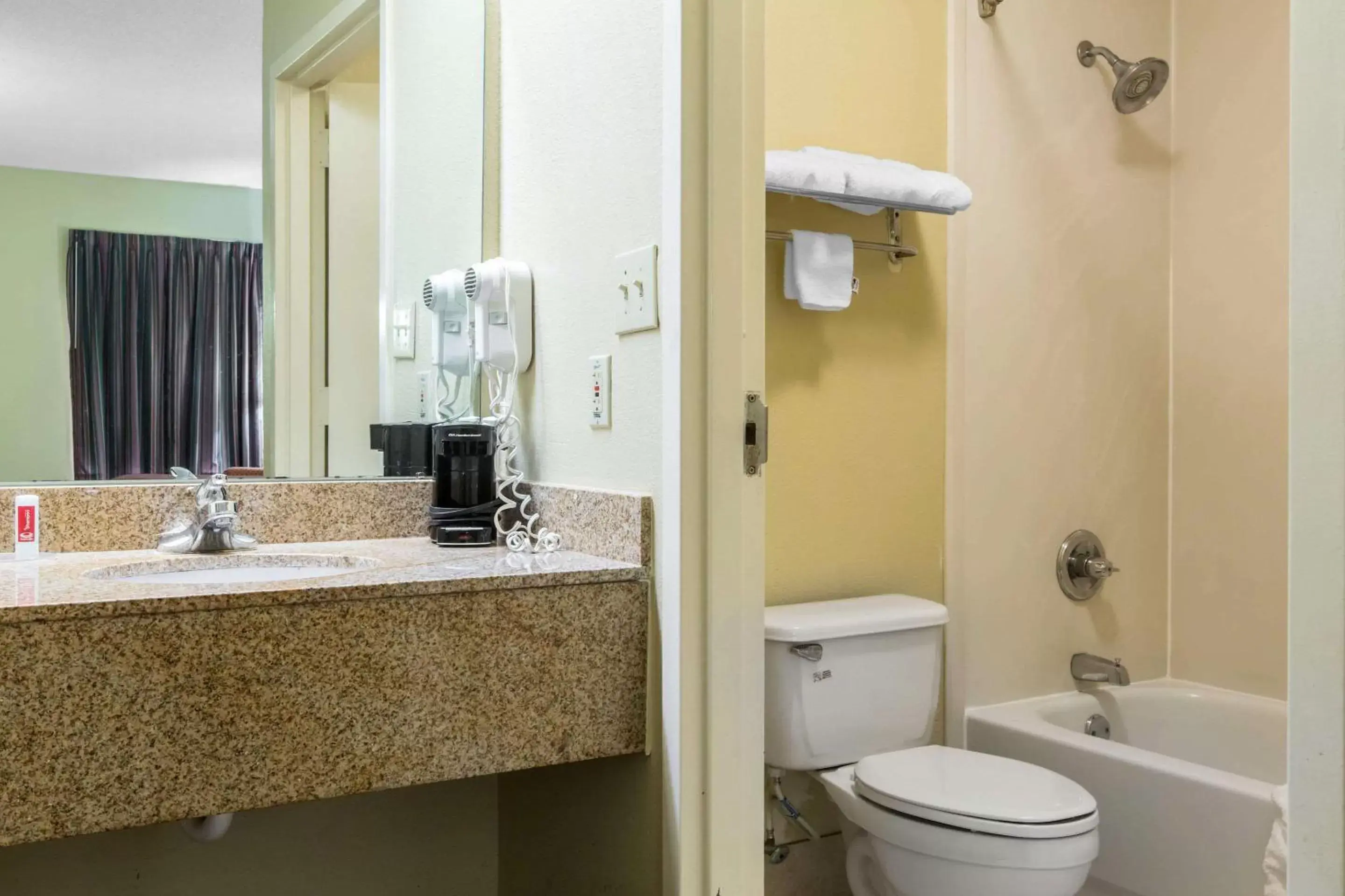 Bathroom in Royal Palms Inn