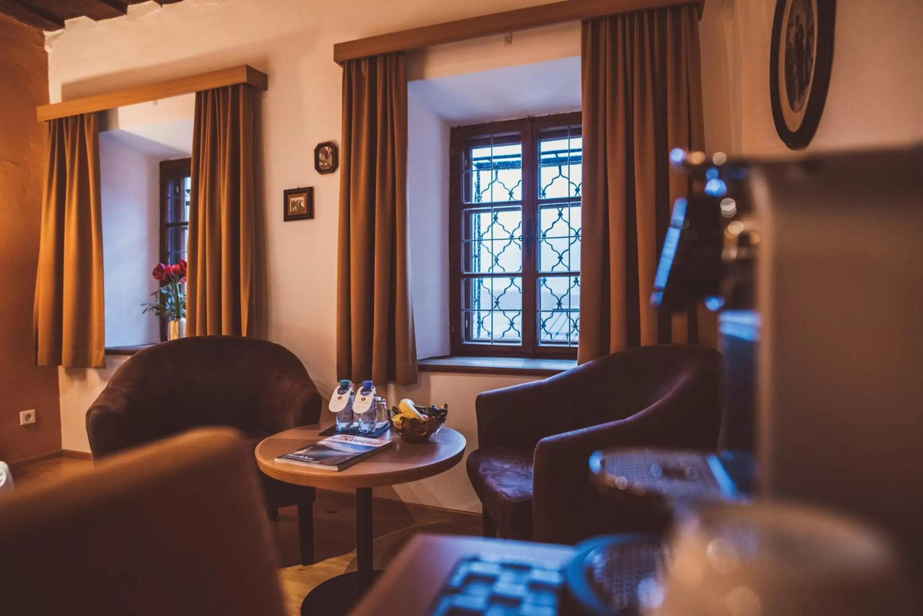 Photo of the whole room, Seating Area in Heritage Hotel Hallstatt