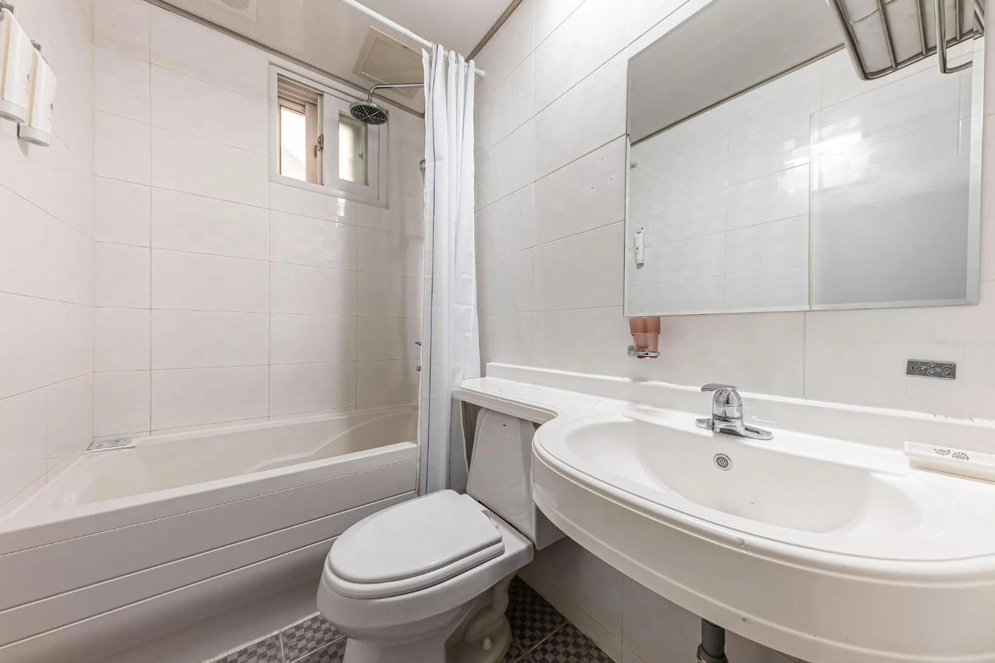 Friendly DH Naissance Hotel by Mindrum Group