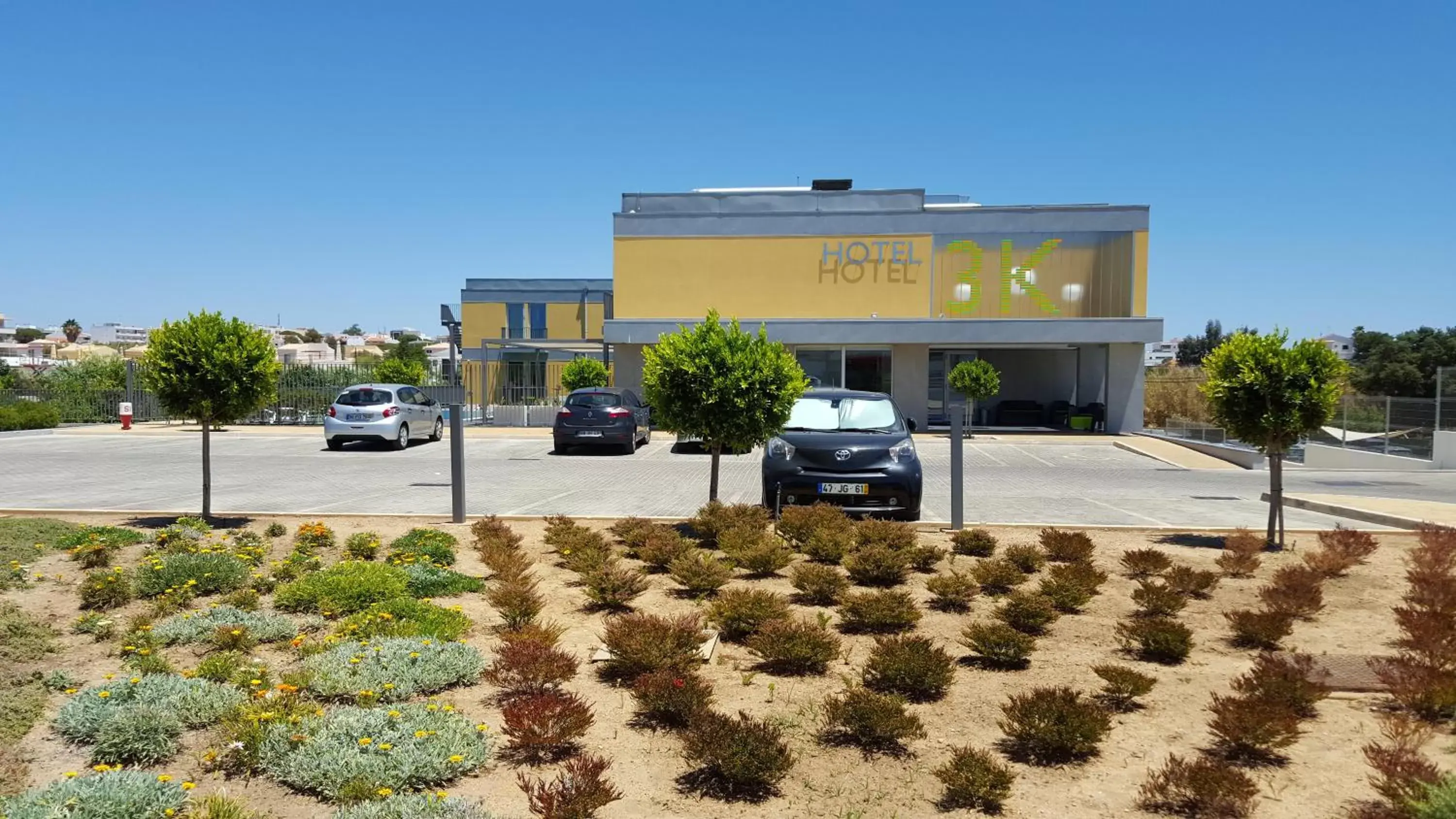 Facade/entrance, Property Building in Hotel 3K Faro Aeroporto