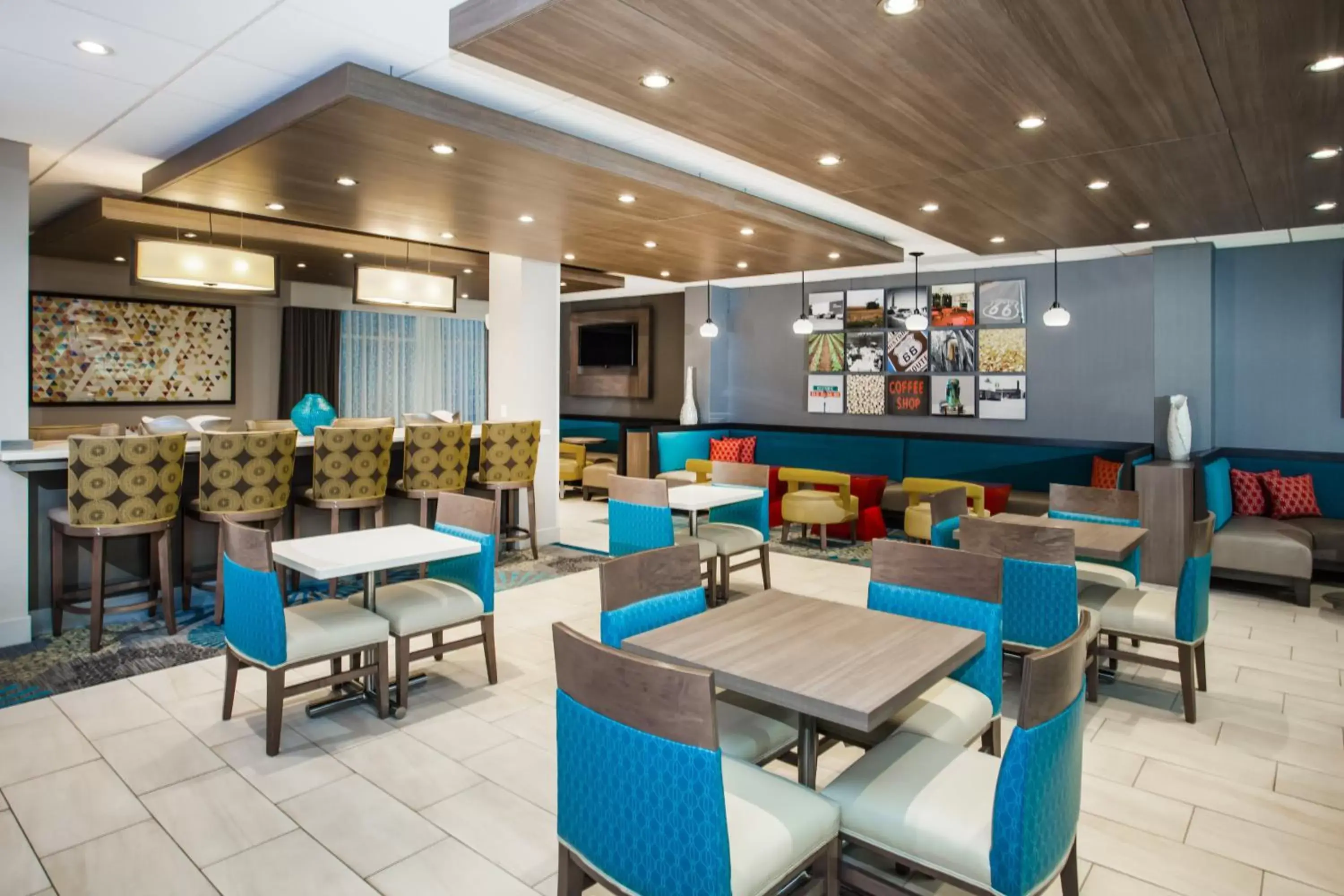 Breakfast, Restaurant/Places to Eat in Holiday Inn Express & Suites Litchfield, an IHG Hotel
