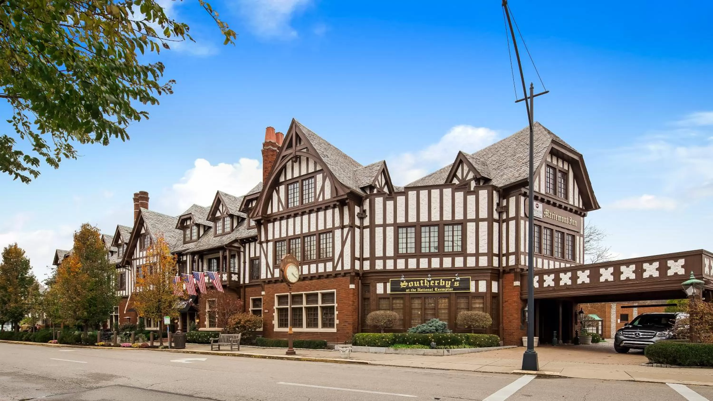 Property building in Best Western Premier Mariemont Inn