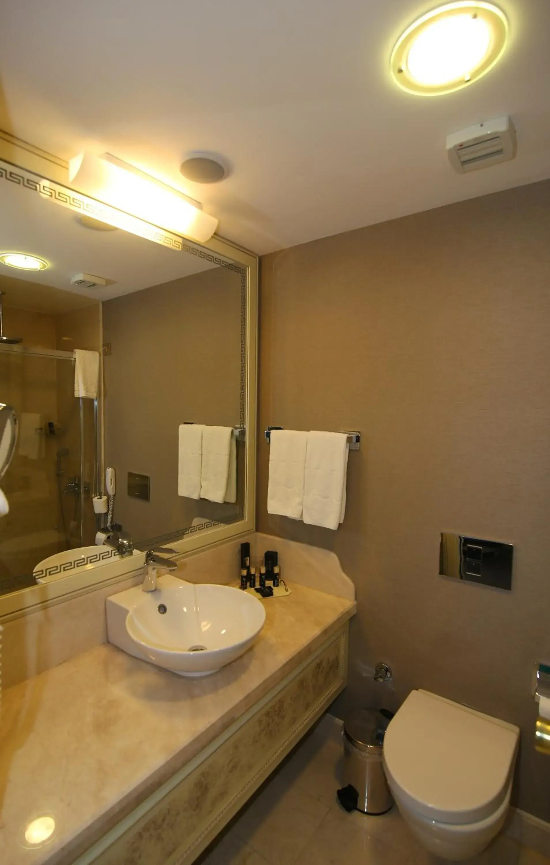 Bathroom in Demir Hotel