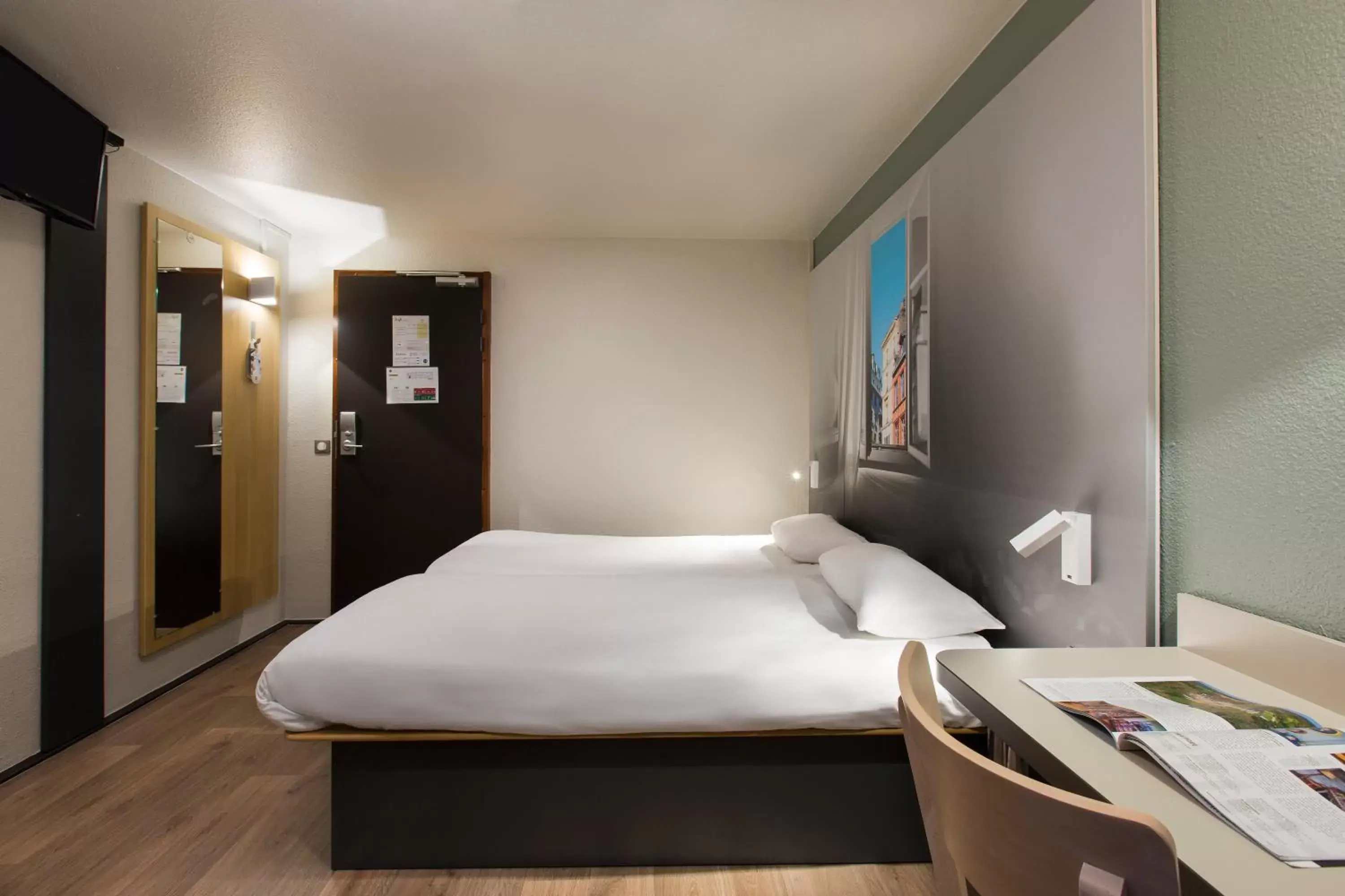 Bedroom, Bed in B&B HOTEL Rouen Centre