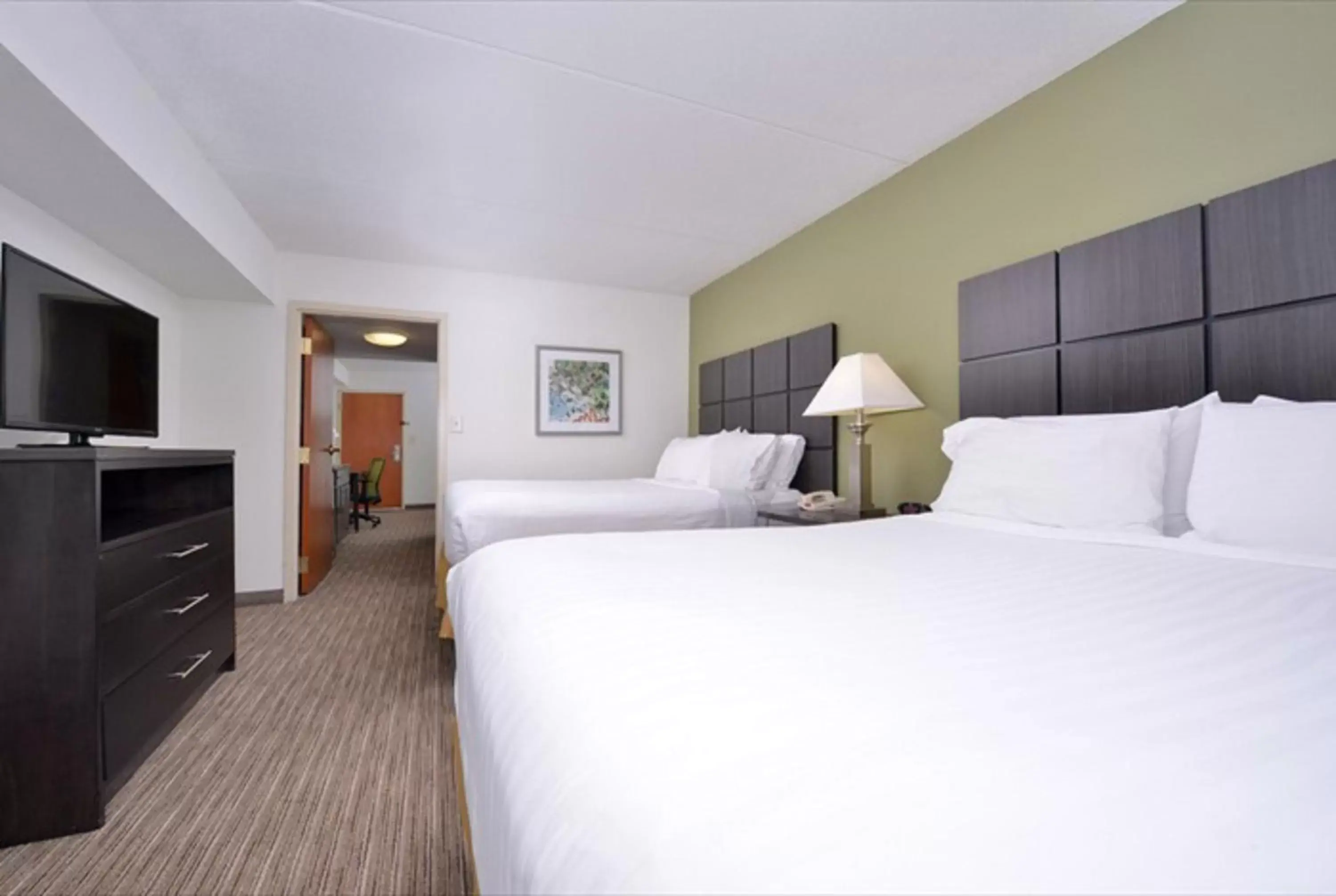 Photo of the whole room, Bed in Holiday Inn Express Hotel & Suites Mooresville - Lake Norman, an IHG Hotel