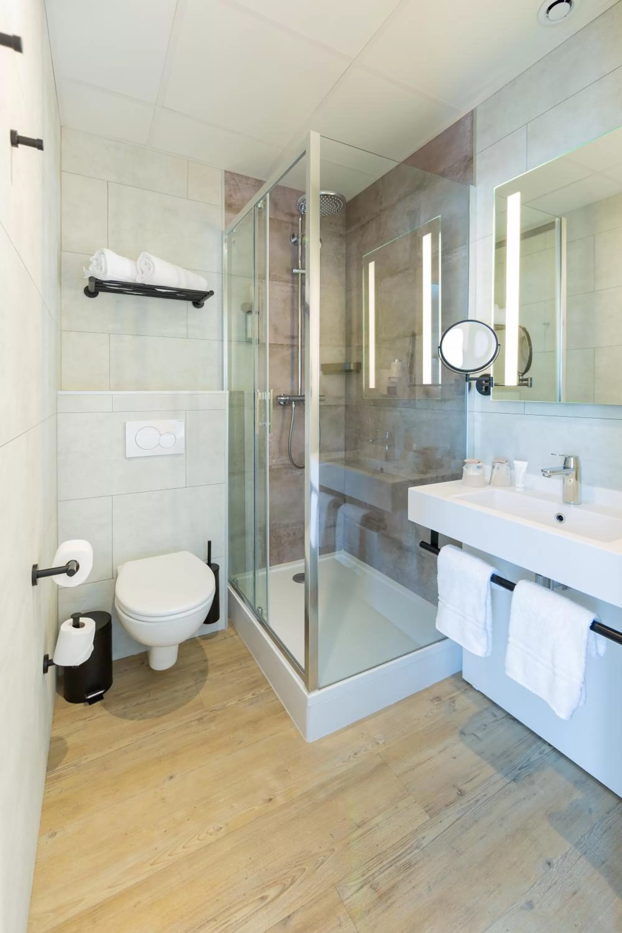 Bathroom in Best Western Mulhouse Salvator Centre