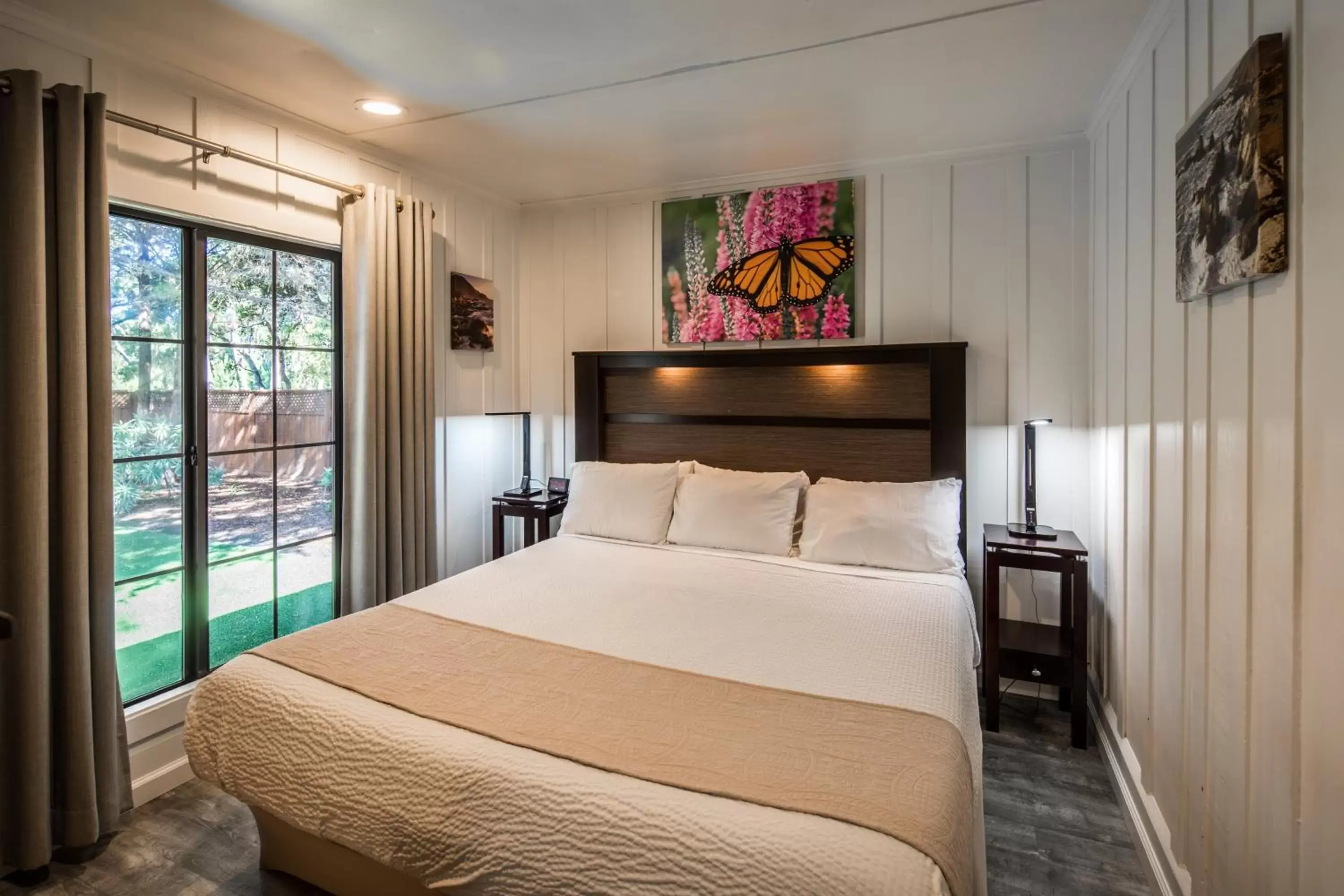 Bedroom, Bed in Andril Fireplace Cottages