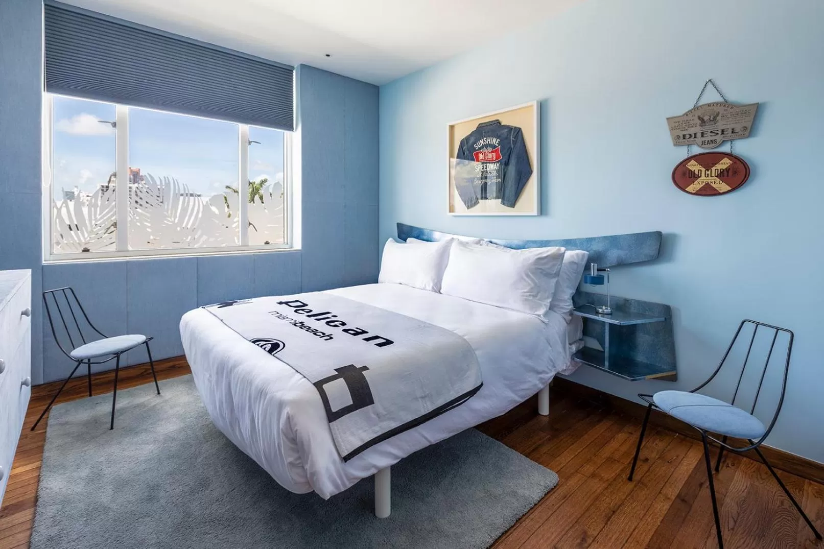 Photo of the whole room, Bed in Pelican Hotel