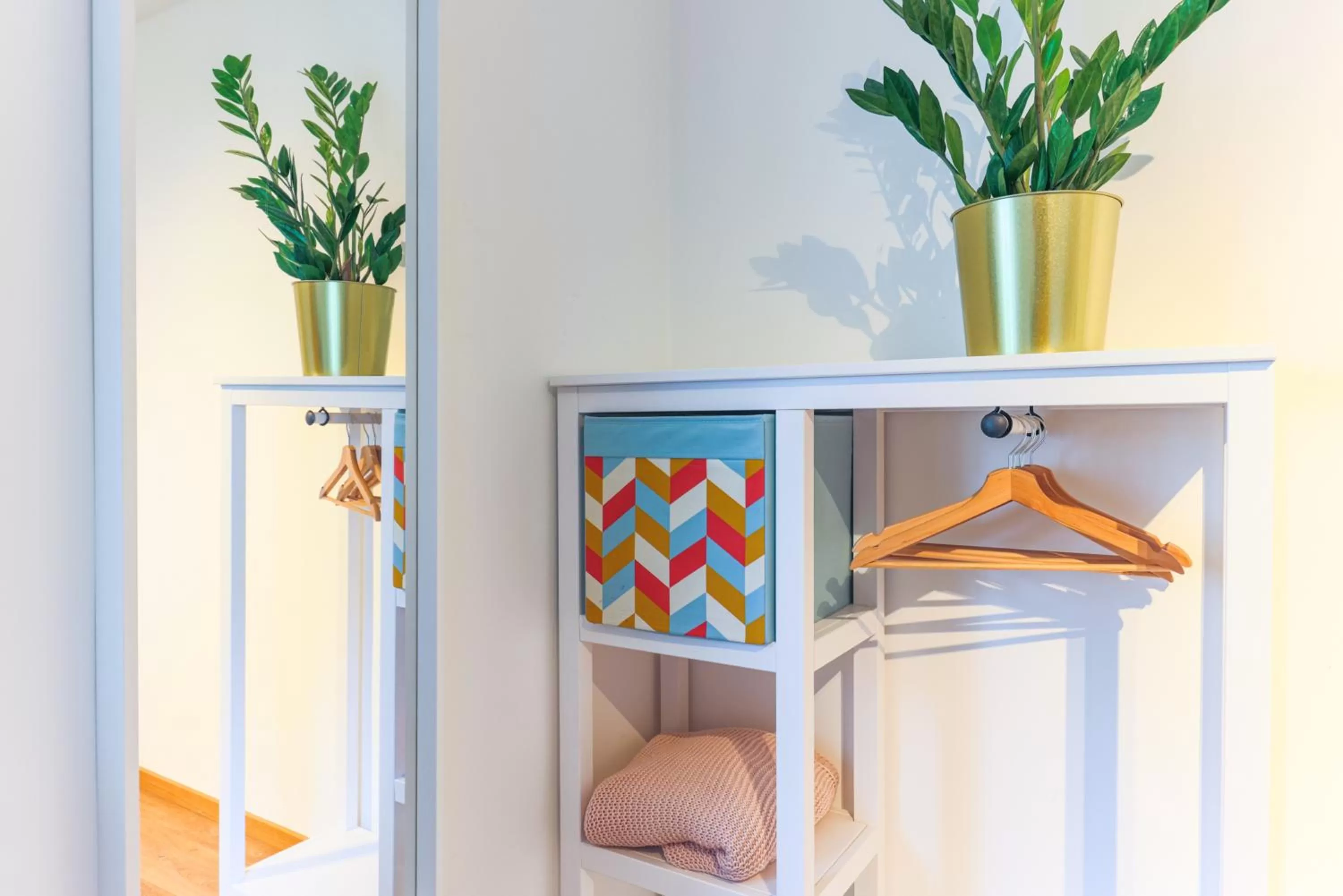 wardrobe in Arbio I Cozy Apartments Augsburg-Lechhausen