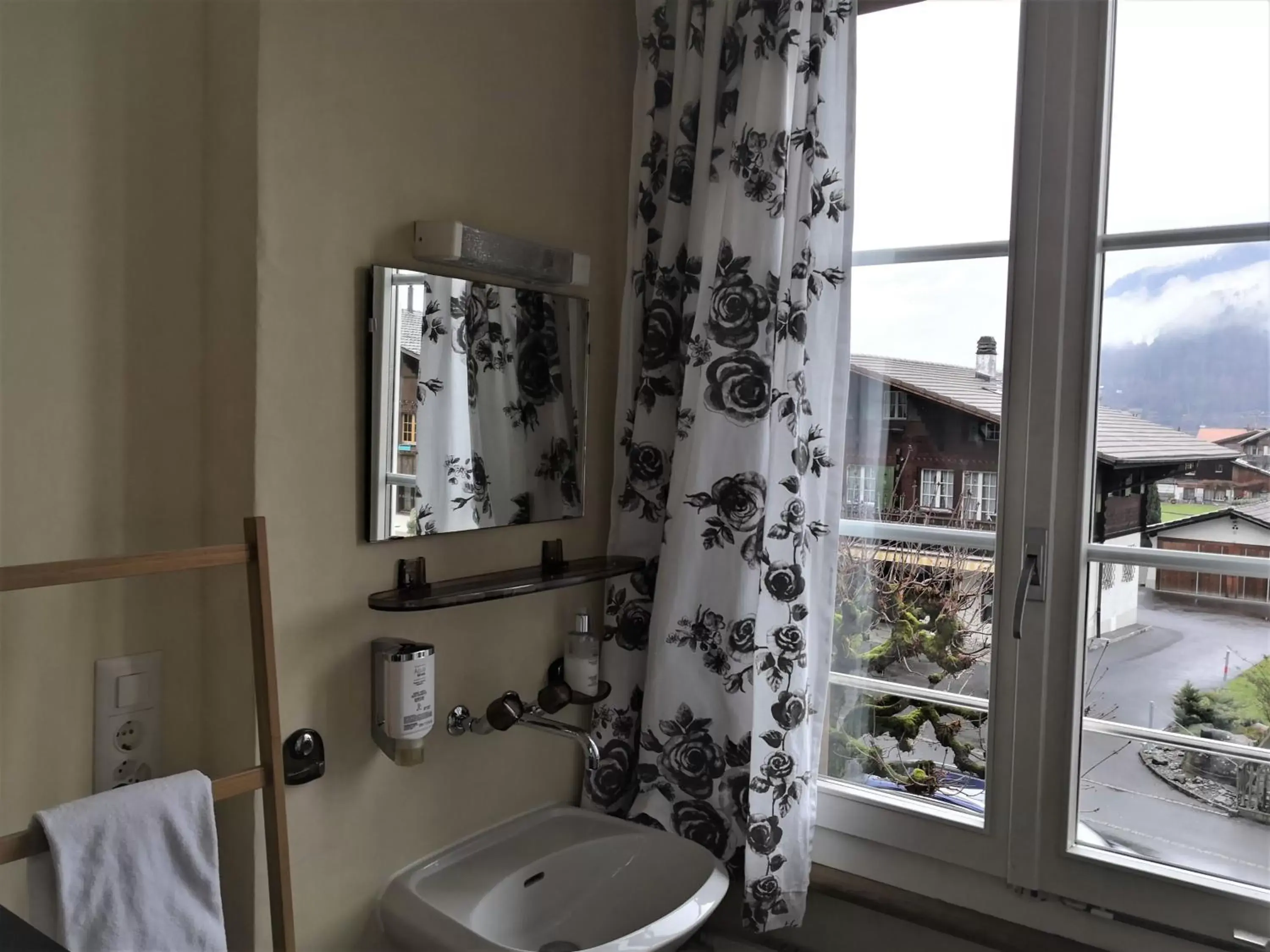 Natural landscape, Bathroom in Alpenrose Hotel and Gardens