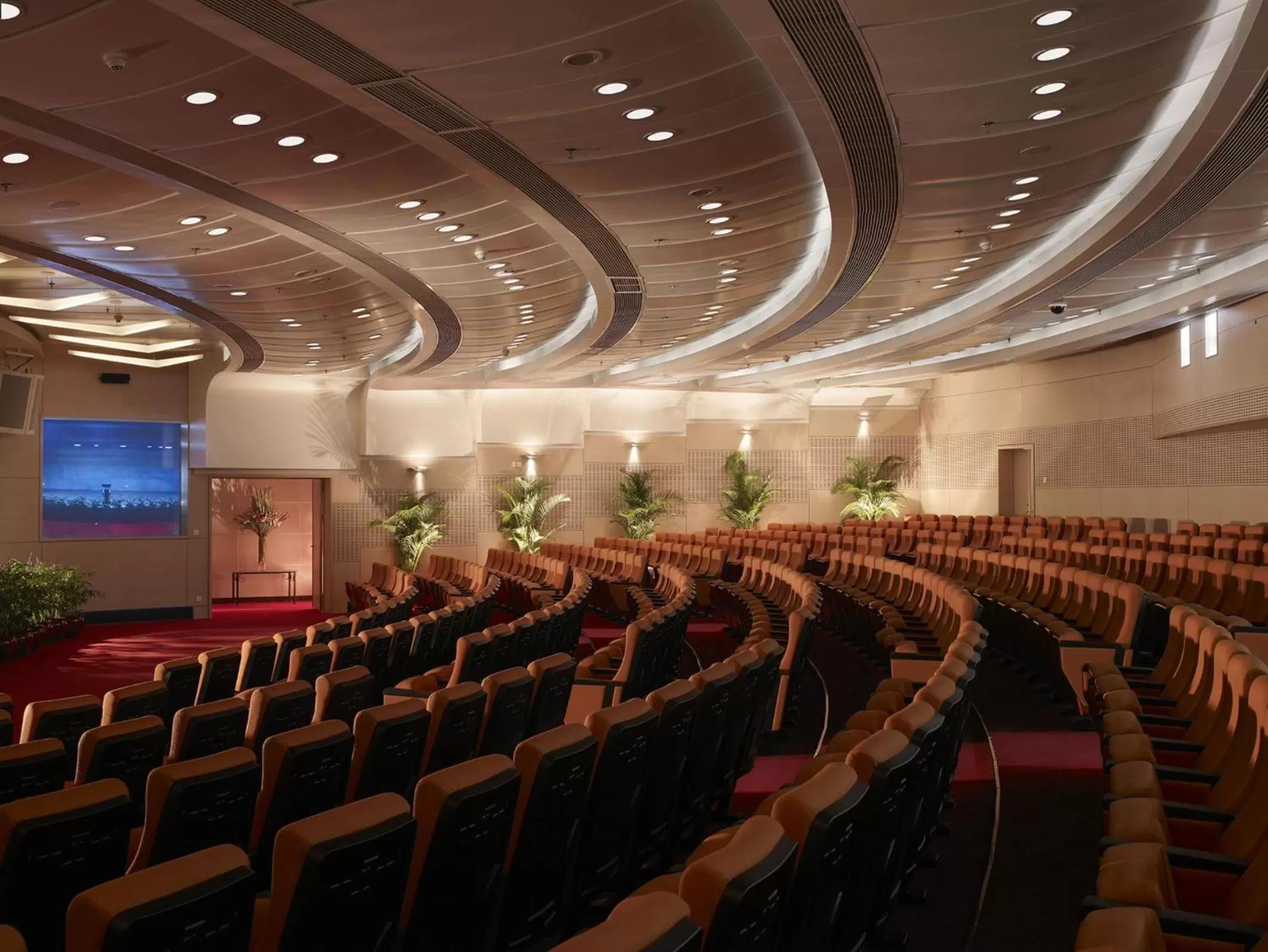 Business facilities in Crowne Plaza Shenzhen Futian, Near to Shenzhen Convention&Exhibition Centre, Shenzhen Stock Exchange and Shenzhen Civic Center, Outdoor Heated Pool