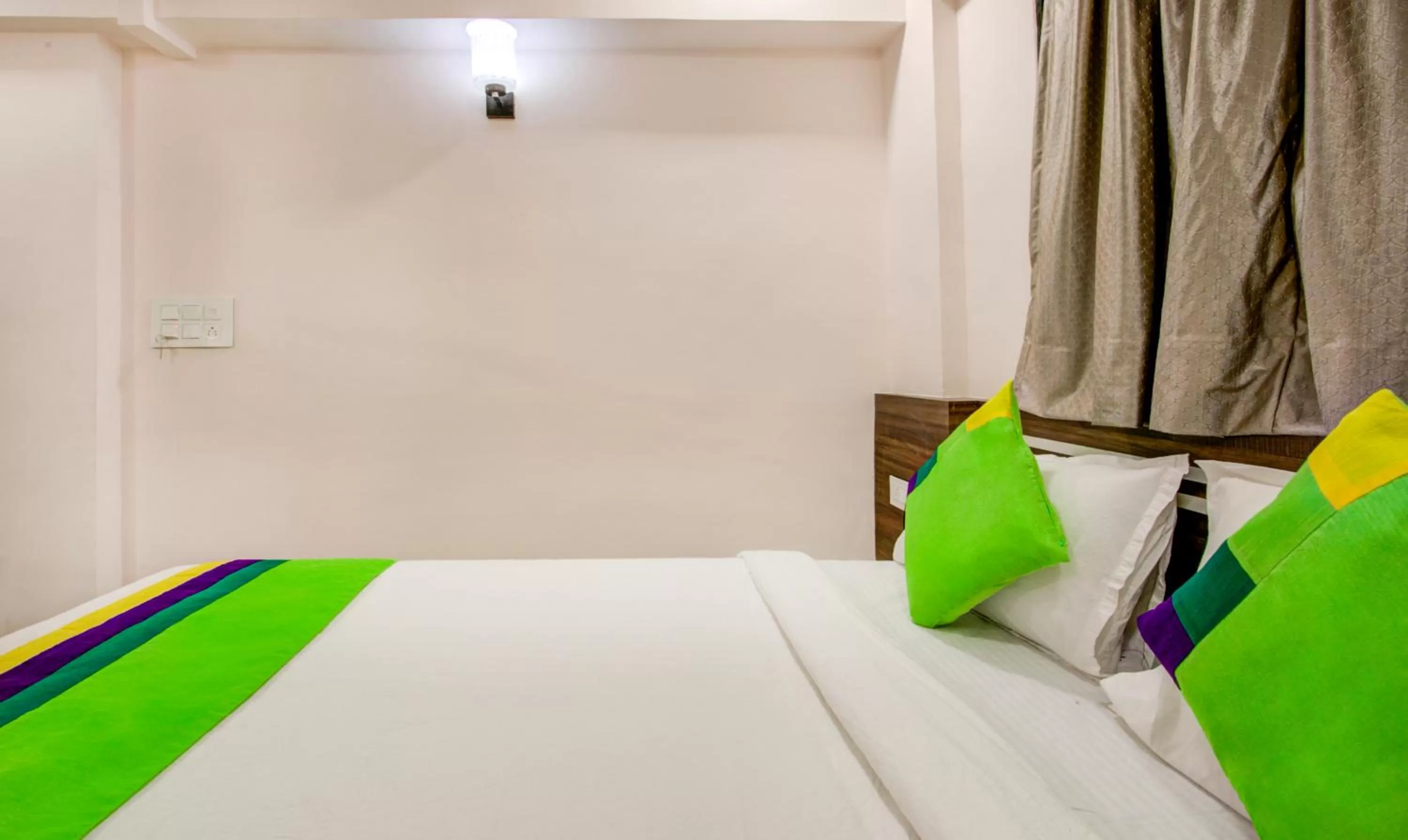 Bedroom, Bed in Treebo Kings Inn Vashi