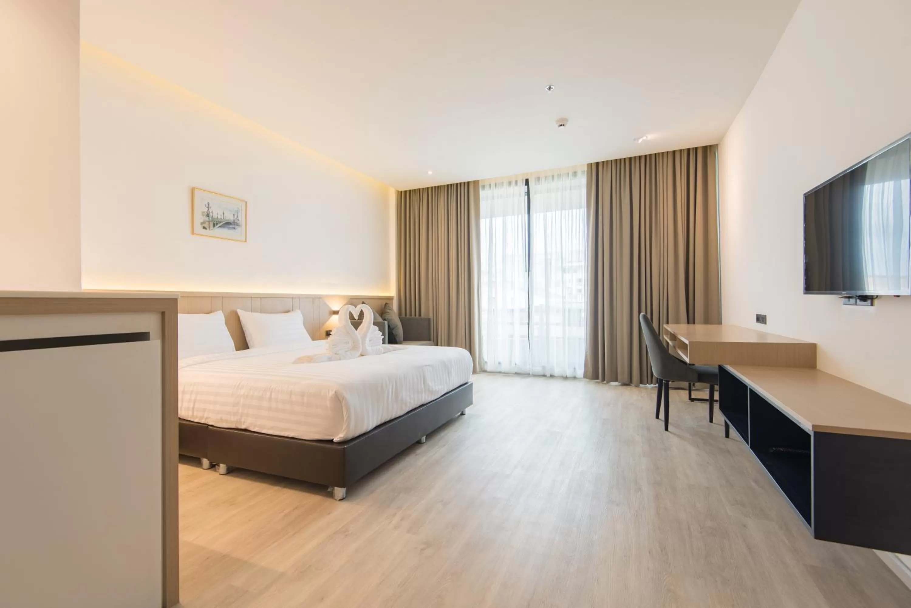 Photo of the whole room, Bed in Madison Bangkok Hotel