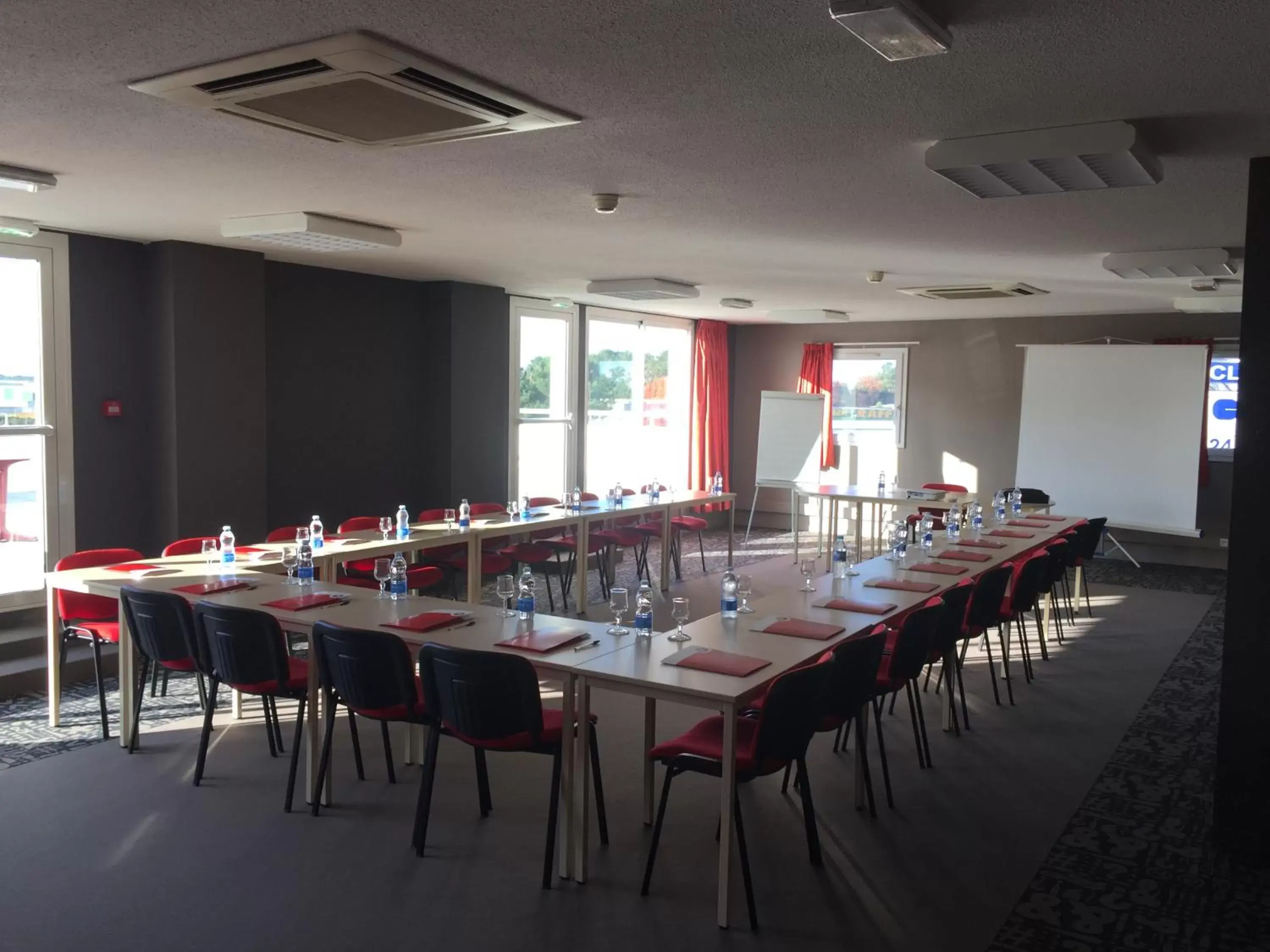 Meeting/conference room in The Originals City, Hôtel Les Bruyères, Dax Nord (Inter-Hotel)