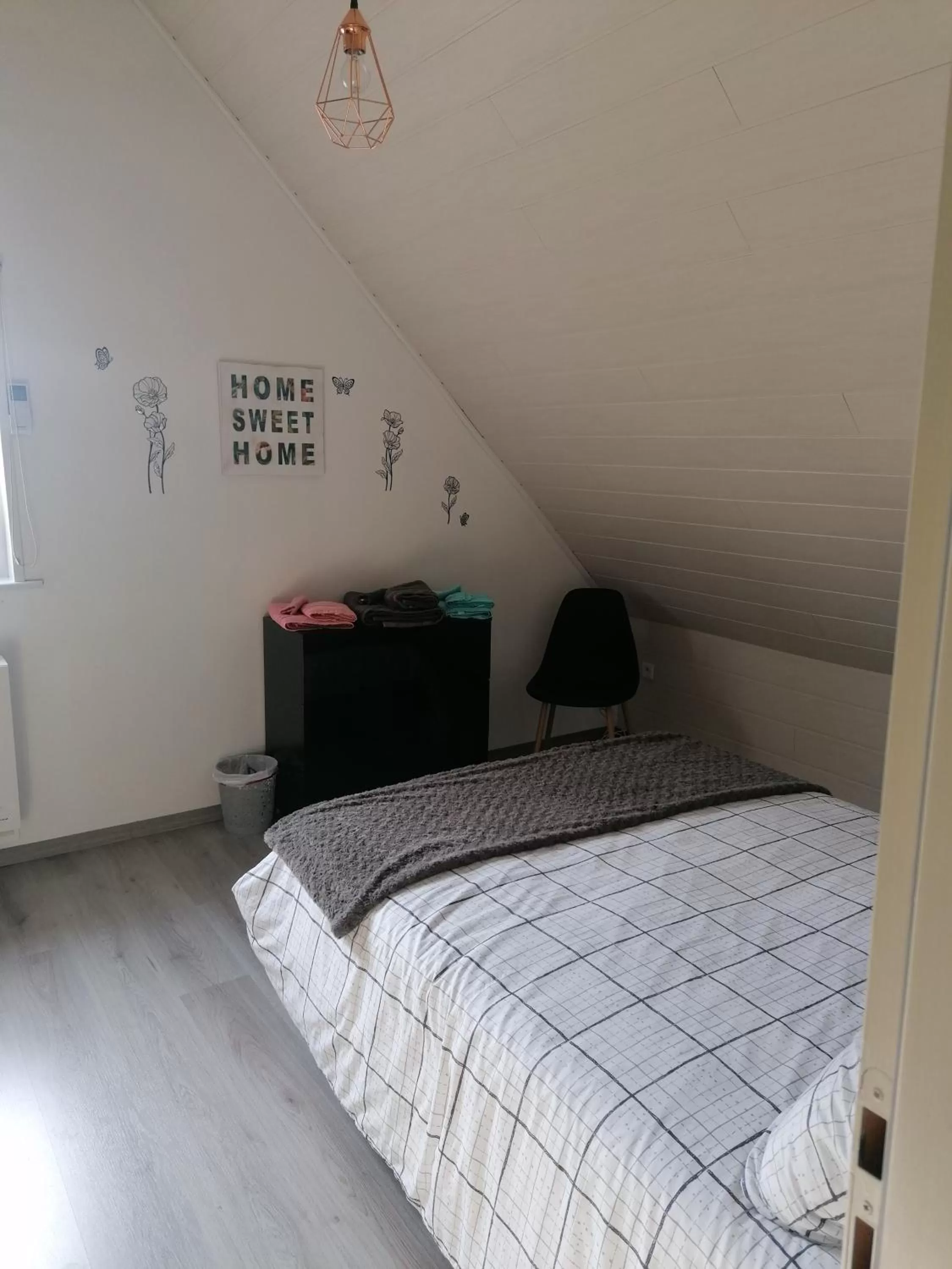 Photo of the whole room, Bed in À La Maison Du Bonheur