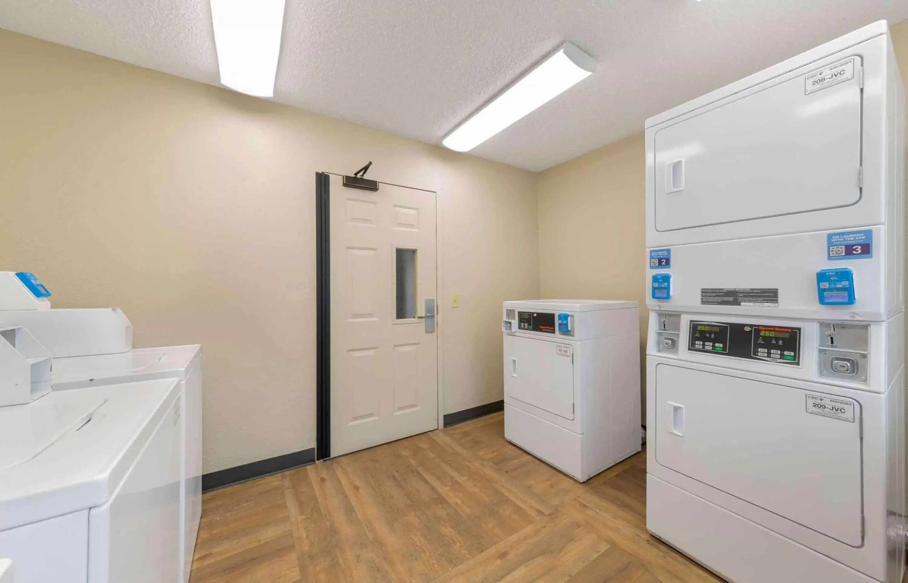 Property building, Kitchen/Kitchenette in Extended Stay America Premier Suites - Miami - Airport - Miami Springs