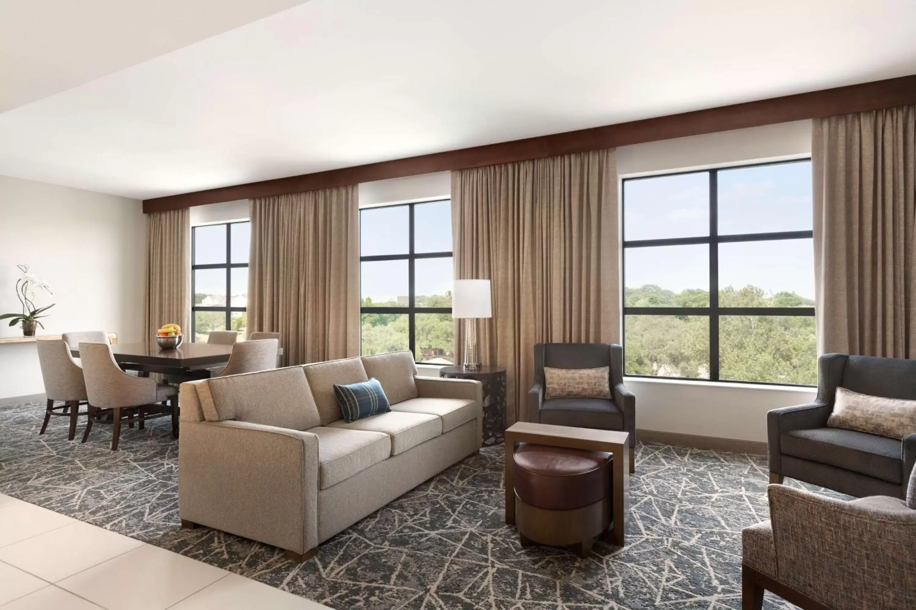 Living room, Seating Area in Embassy Suites San Antonio Brooks City Base Hotel & Spa