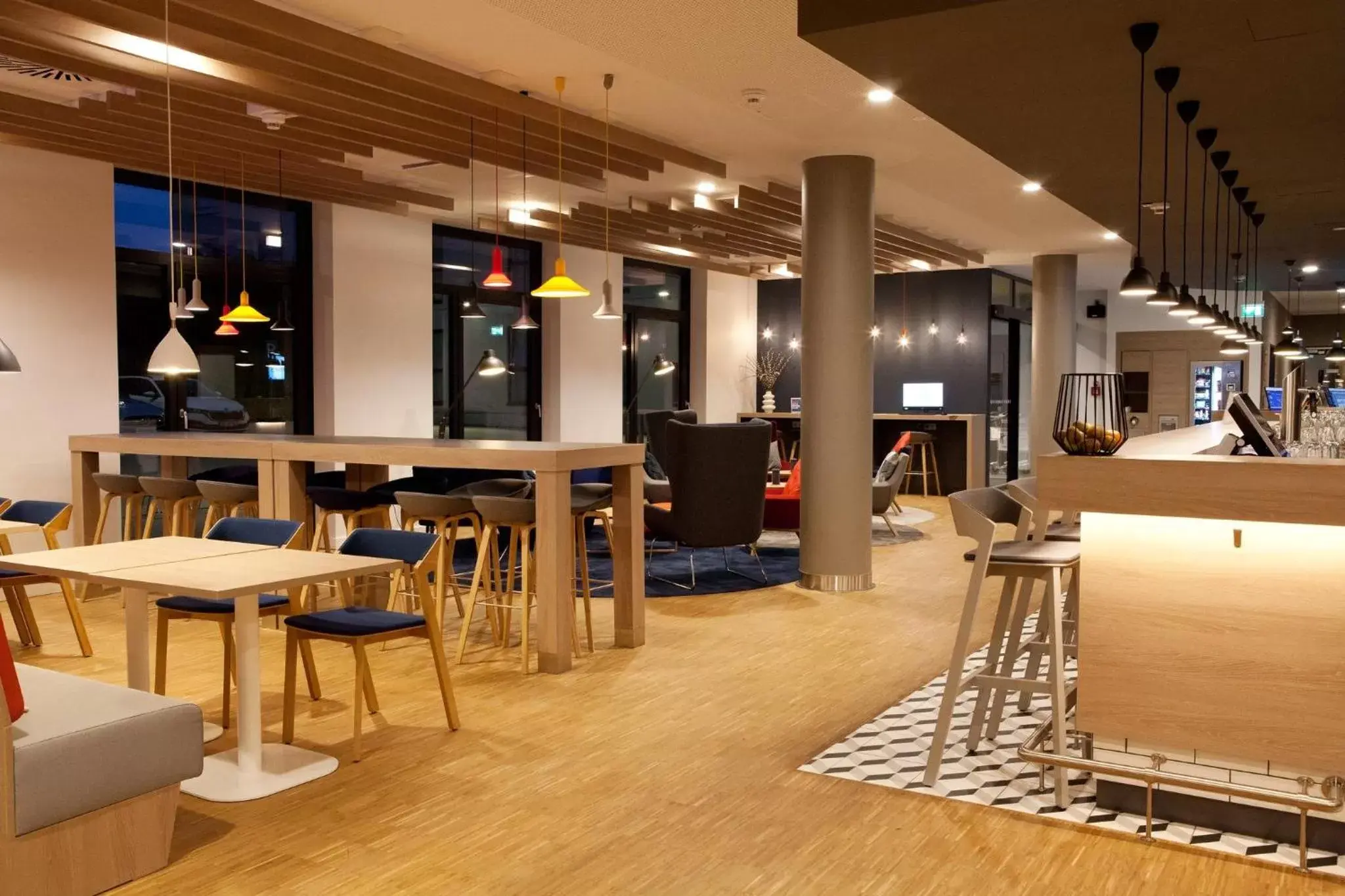 Restaurant/places to eat, Lounge/Bar in Holiday Inn Express - Remscheid