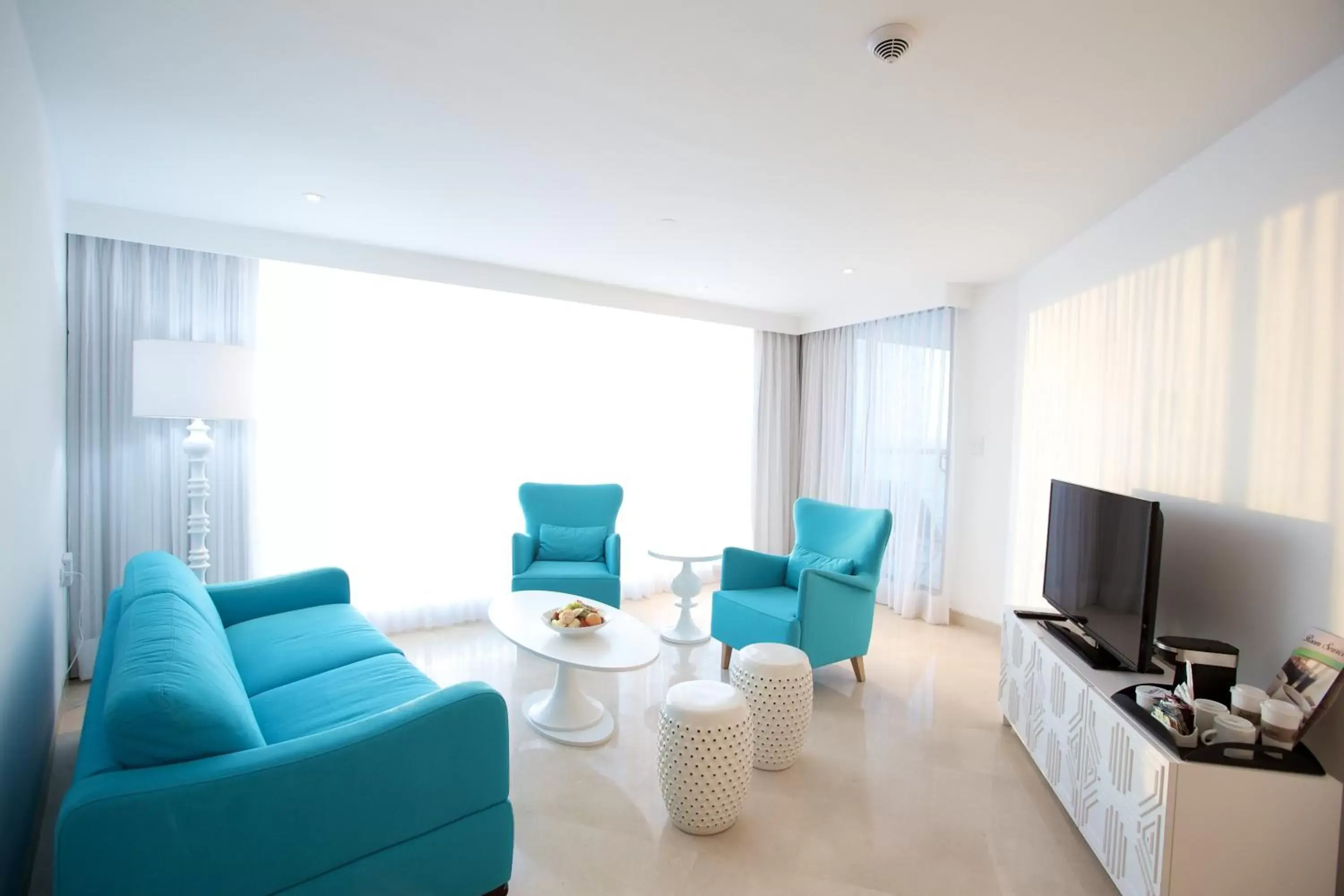 Coffee/tea facilities, Seating Area in Radisson Cartagena Ocean Pavillion Hotel