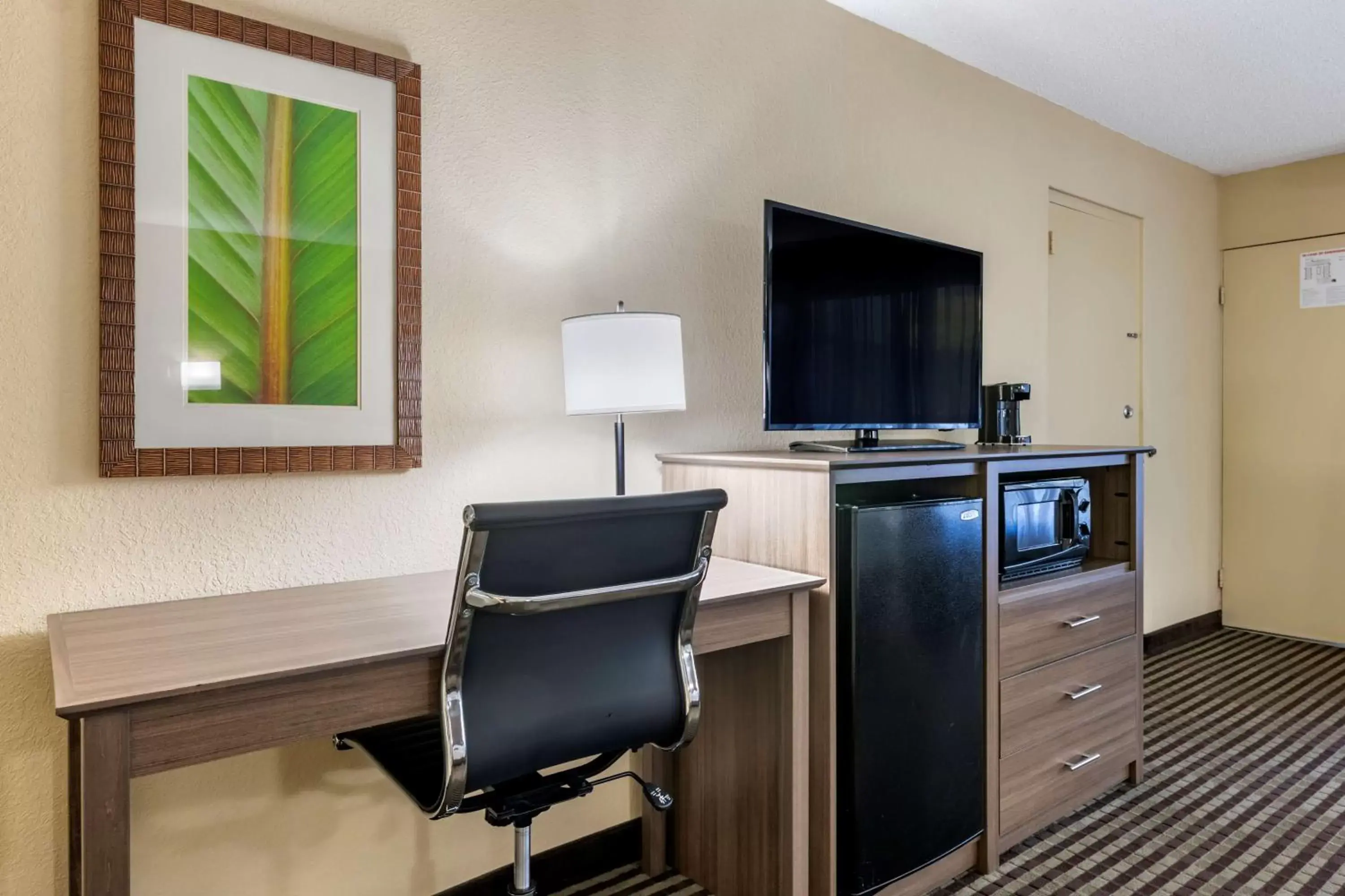 Photo of the whole room, TV/Entertainment Center in Best Western Downtown Stuart