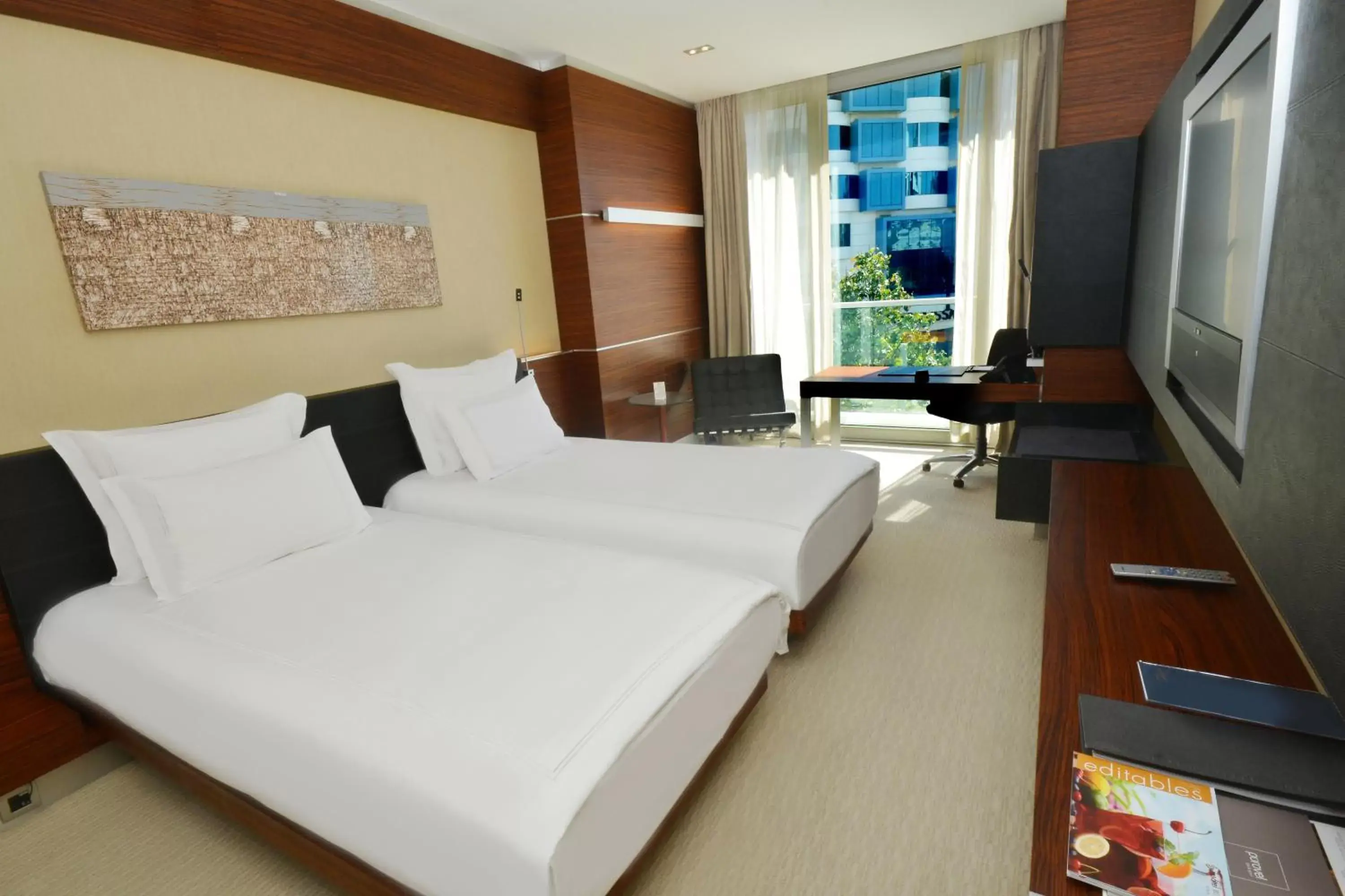 Photo of the whole room, Bed in Swissotel Buyuk Efes Izmir