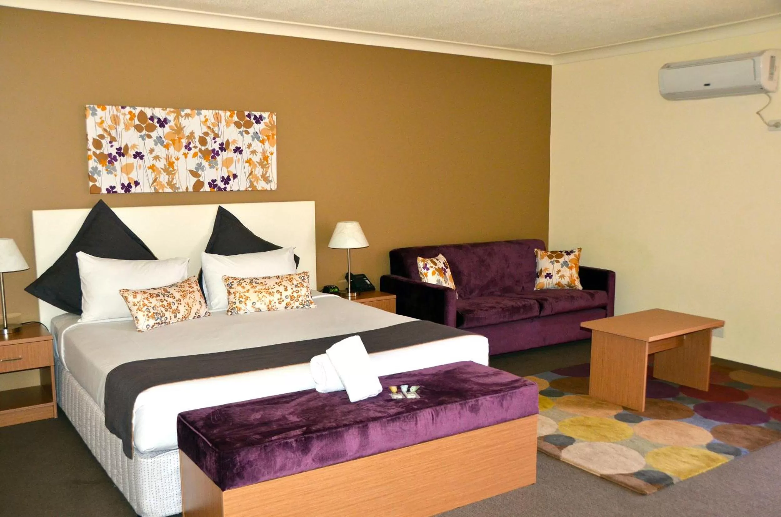 Photo of the whole room, Bed in Hunts Hotel Liverpool