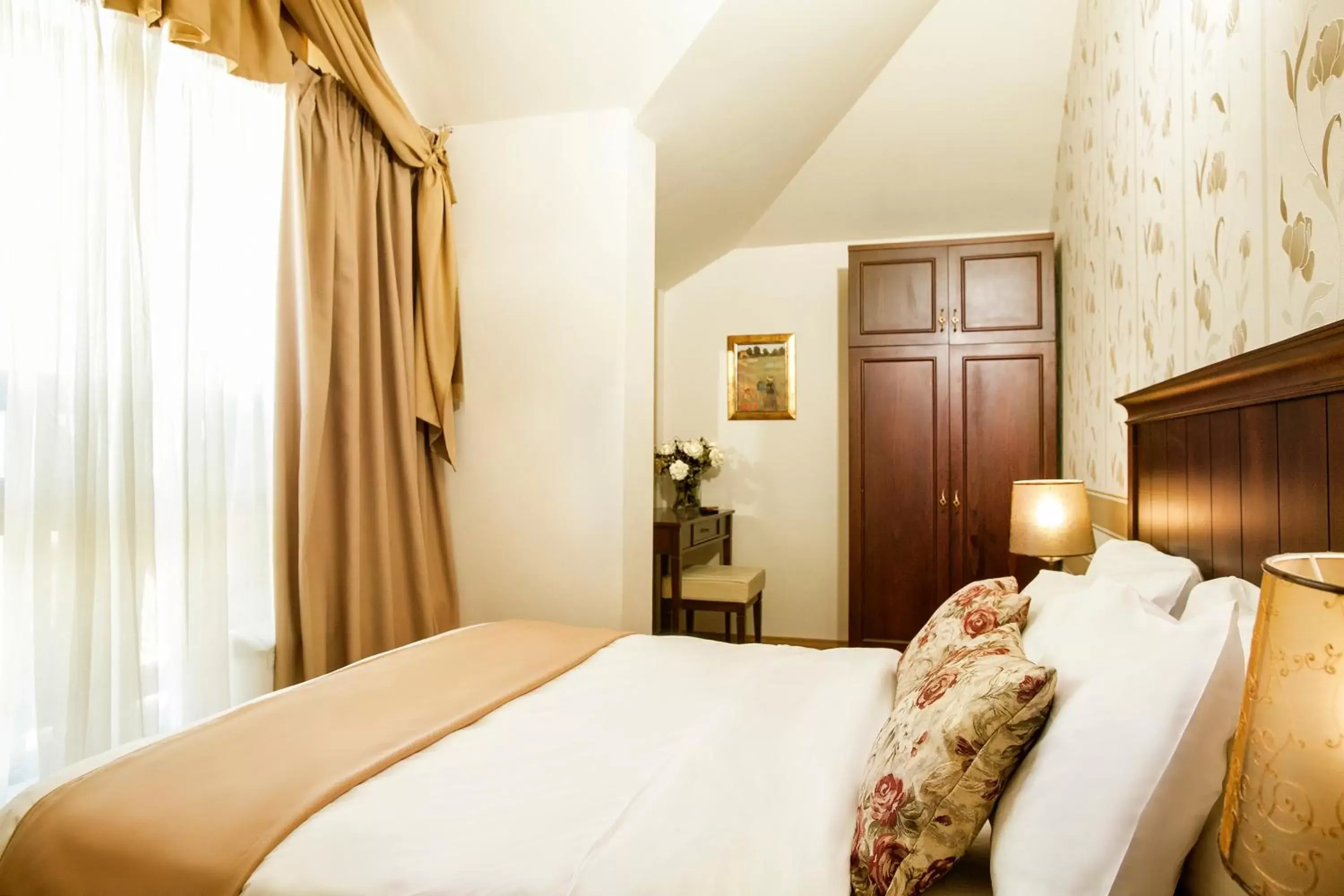 Bedroom, Bed in Premier Luxury Mountain Resort