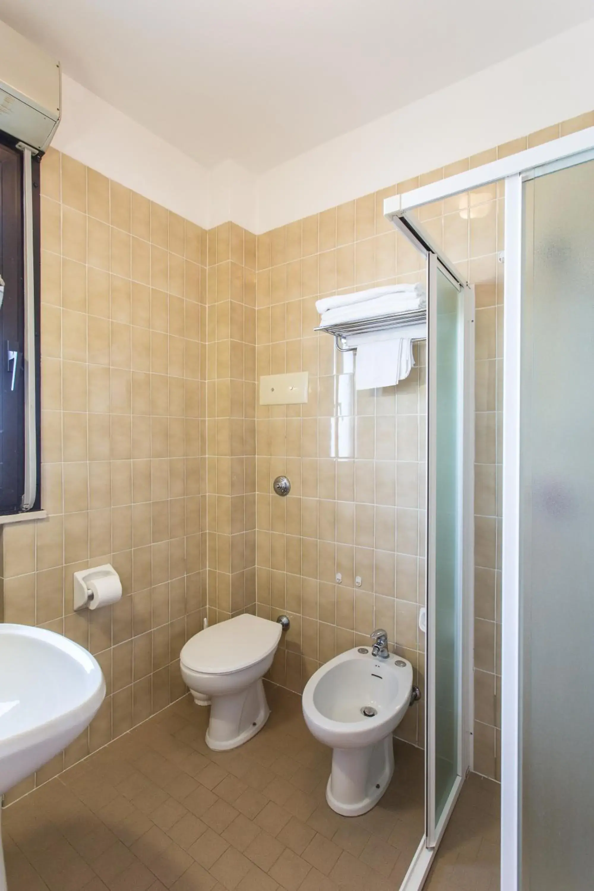 Bathroom in Hotel Genzianella