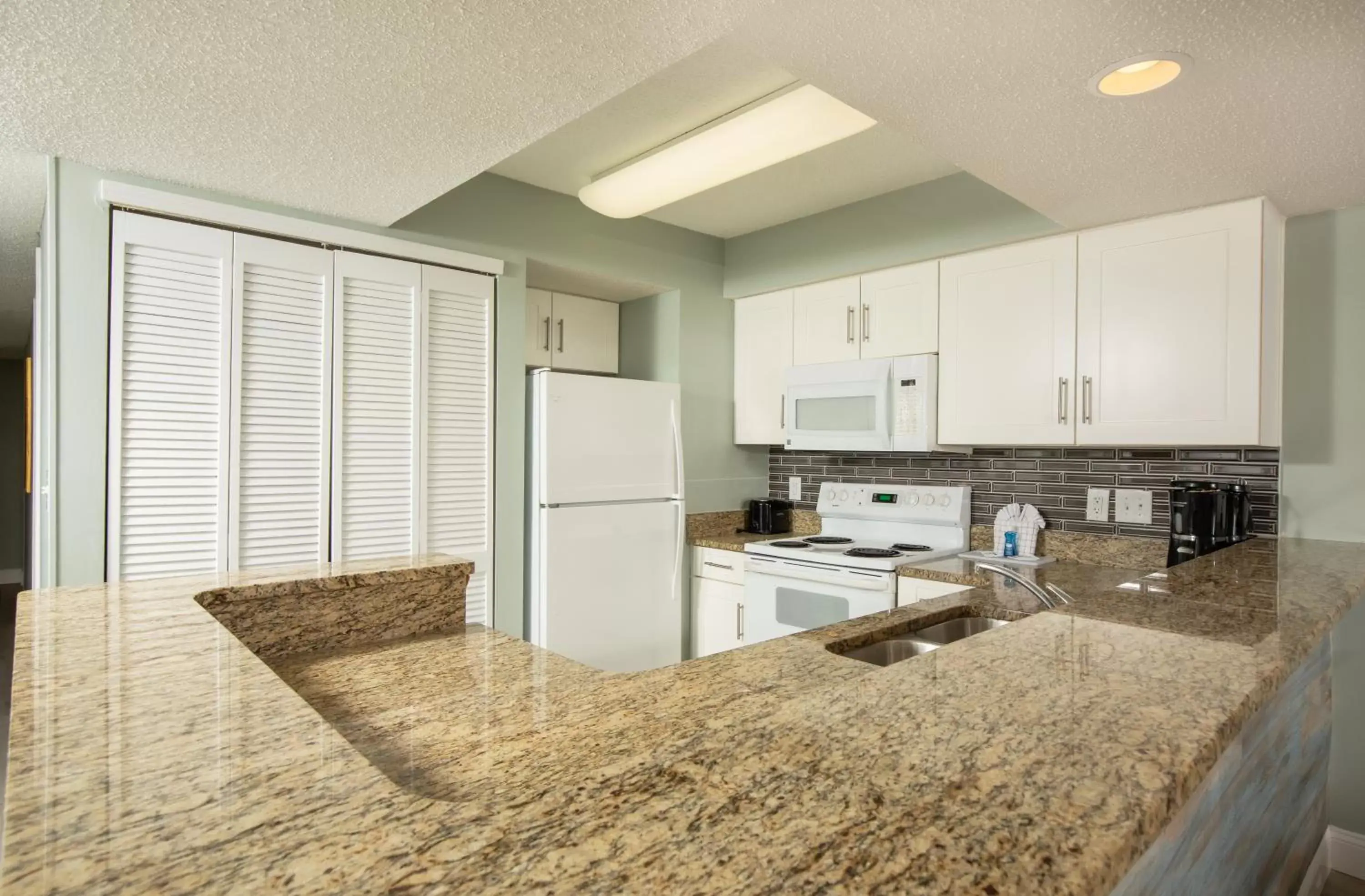 kitchen, Kitchen/Kitchenette in Grande Shores Ocean Resorts Condominiums