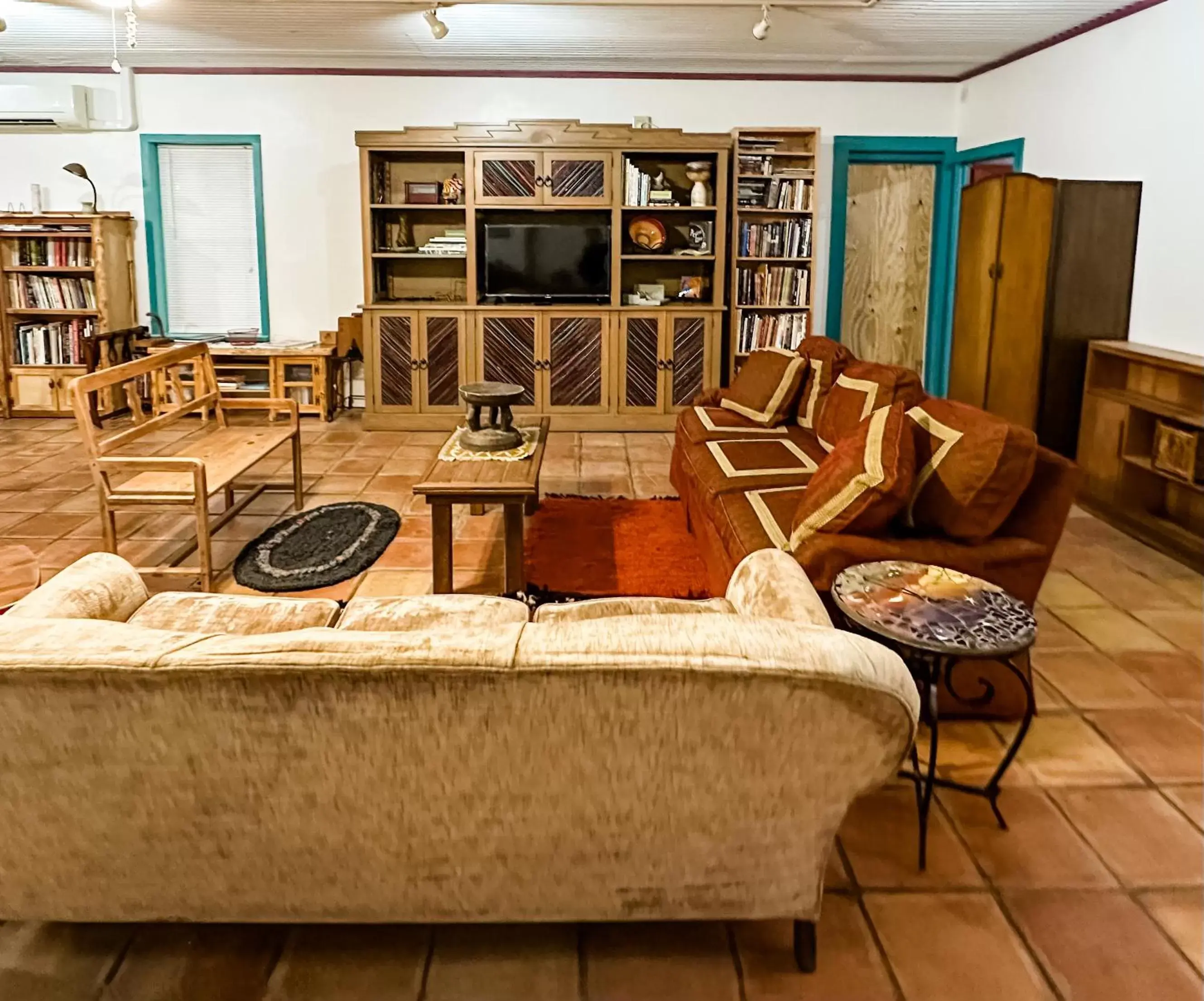 Library, Seating Area in Inn at the Art Center