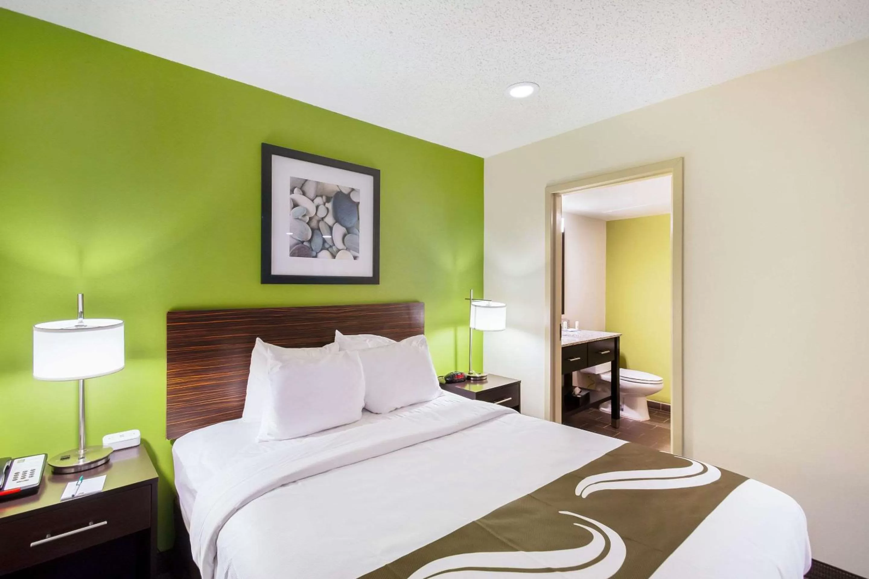 Photo of the whole room, Bed in Quality Inn Grasonville near Kent Island