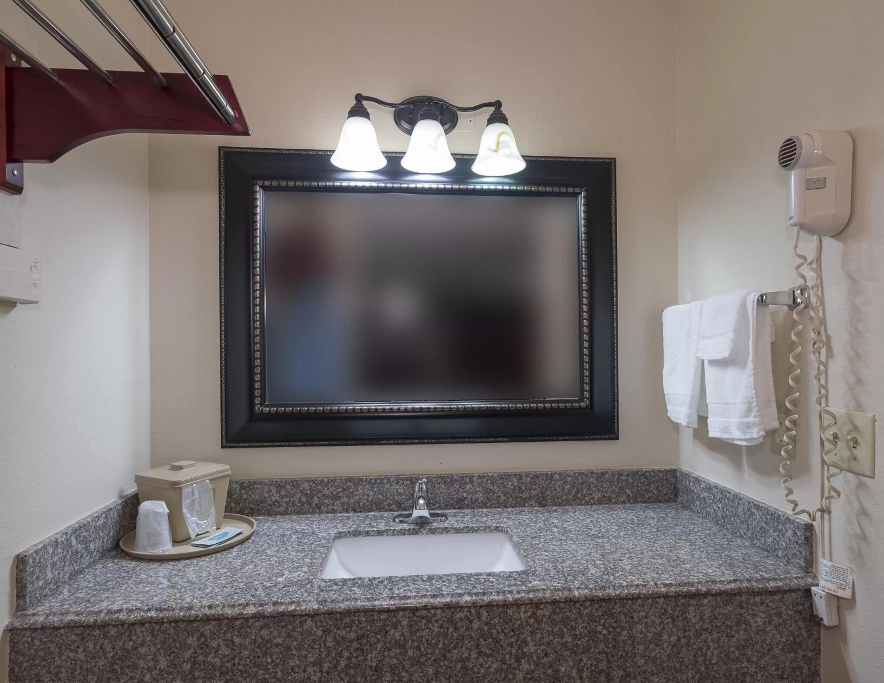 Bathroom in Red Roof Inn Chipley