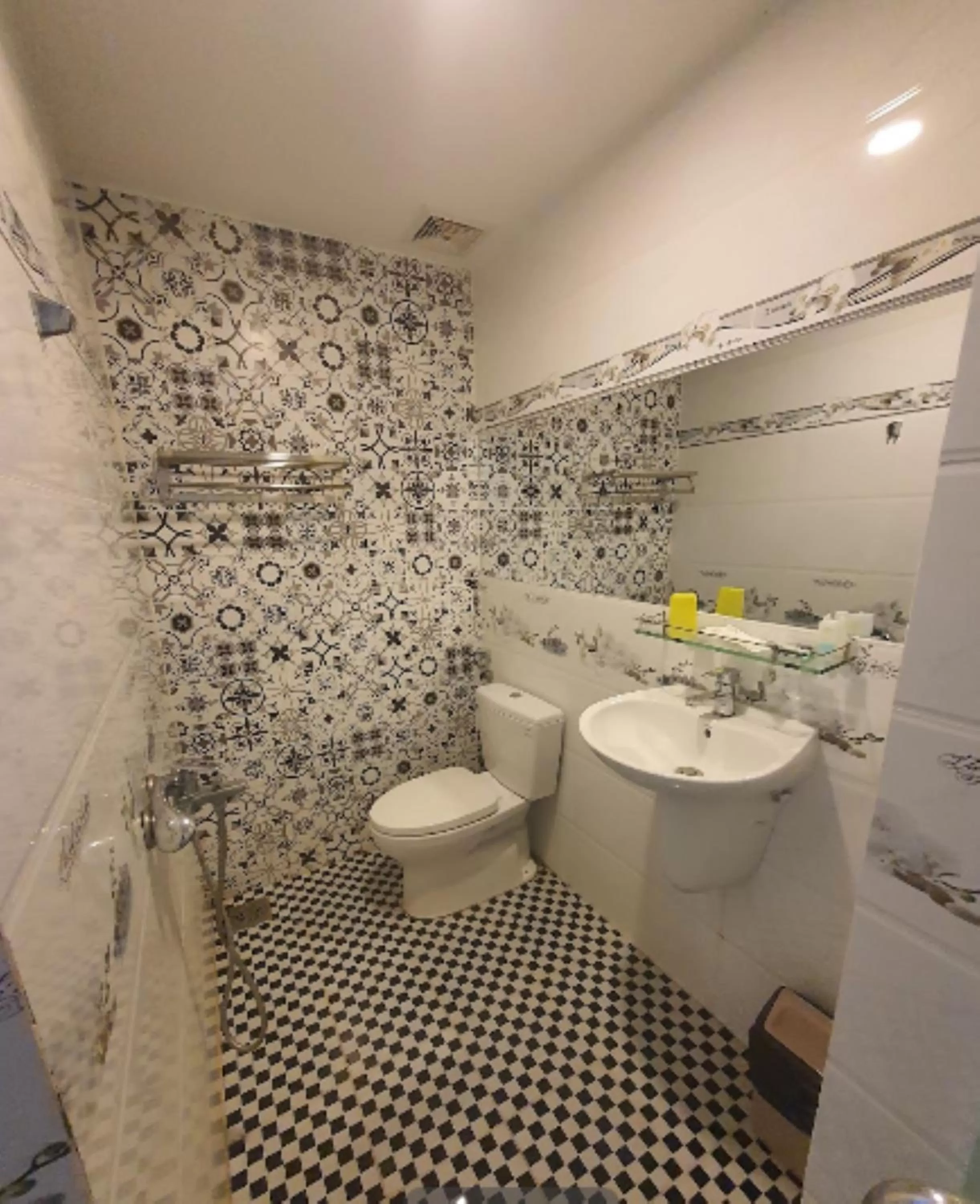 Bathroom in SaiGon Rose Hotel