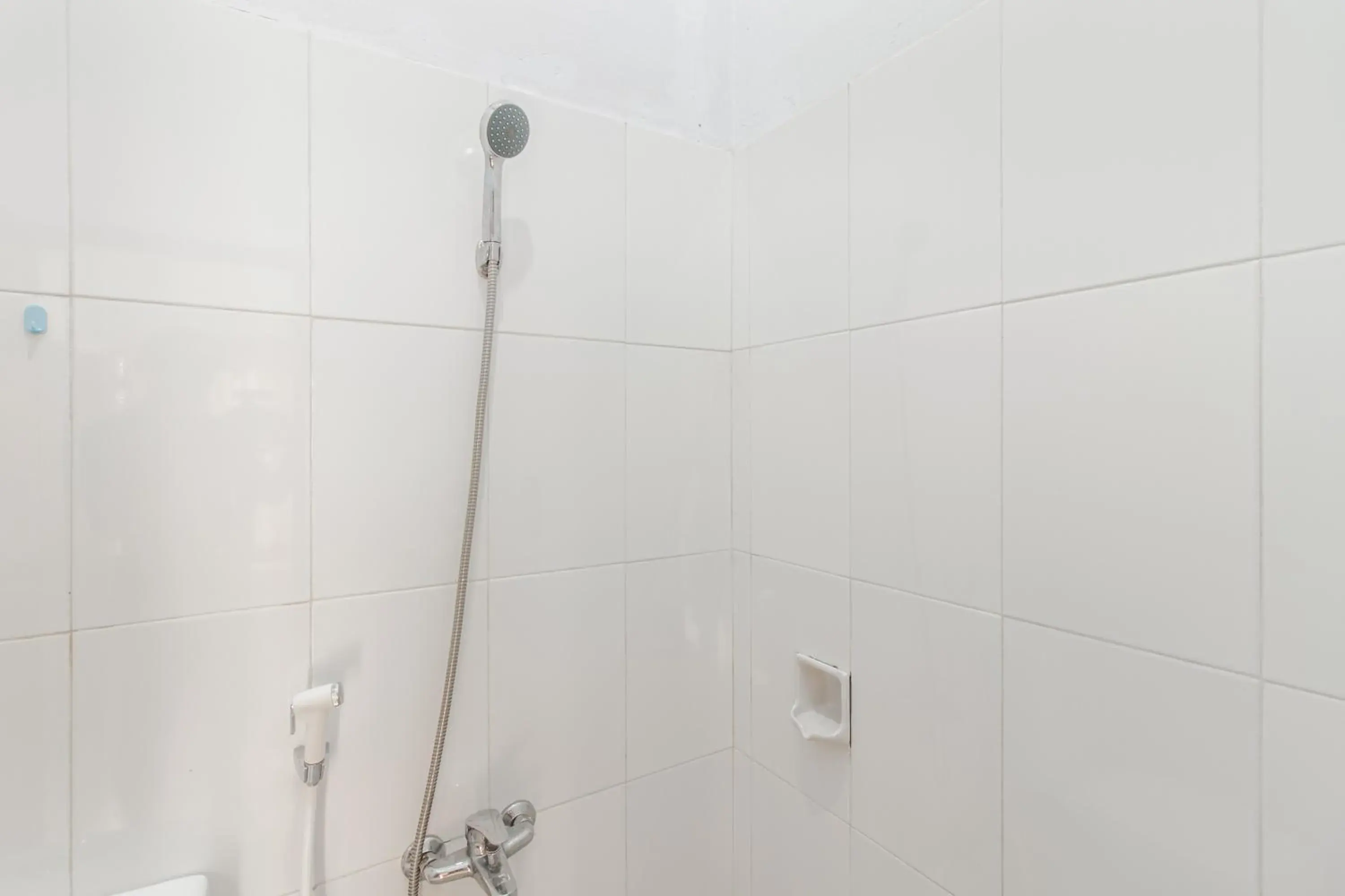 Shower, Bathroom in KoolKost Syariah near Ayani Mega Mall Pontianak