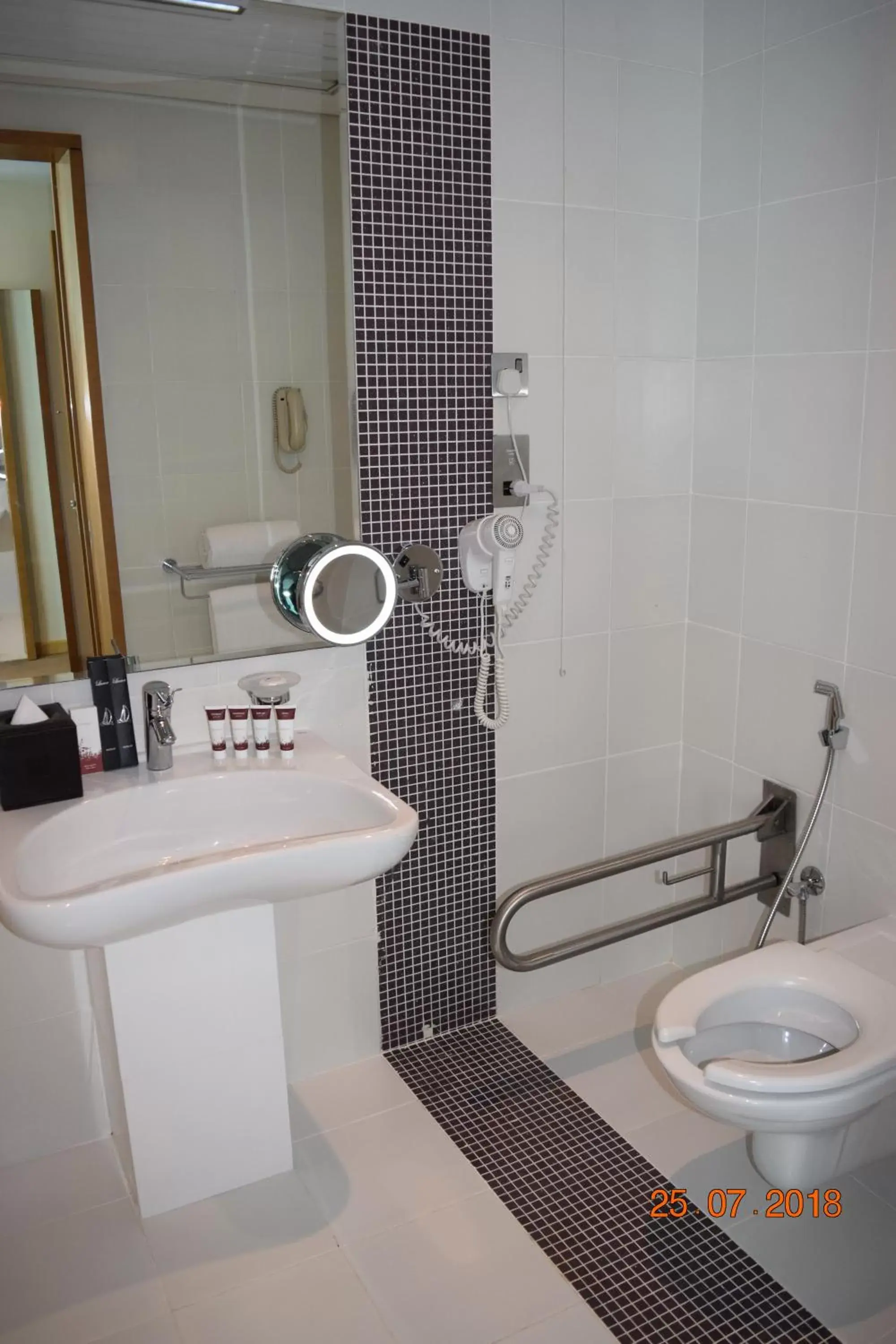 Facility for disabled guests, Bathroom in TRYP by Wyndham Abu Dhabi City Center