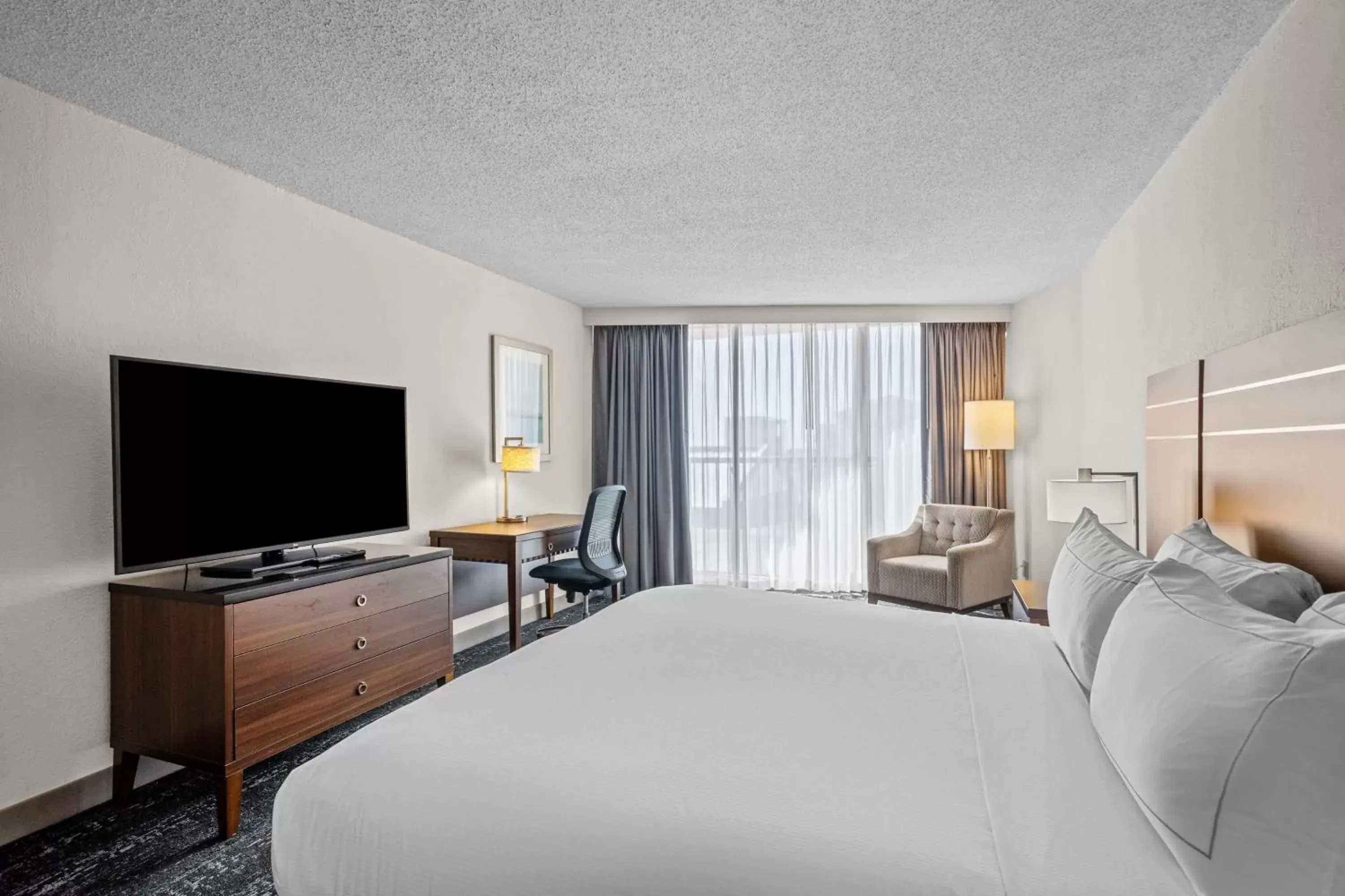 Bedroom, Bed in DoubleTree by Hilton Atlantic Beach Oceanfront Bedroom, Bed in DoubleTree by Hilton Atlantic Beach Oceanfront