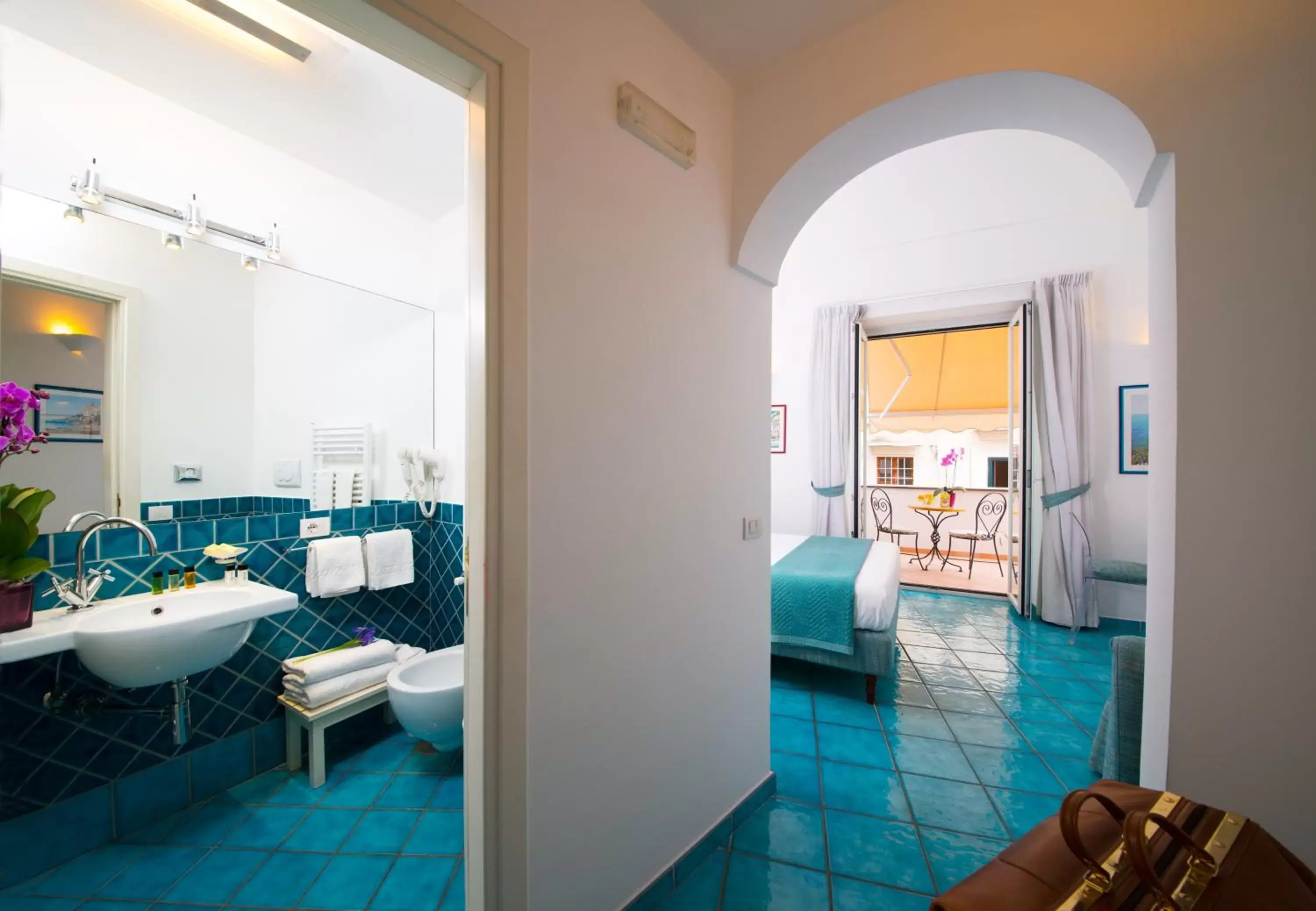 Superior Double Room with Partial Sea View and Terrace in Residenza Pansa B&B