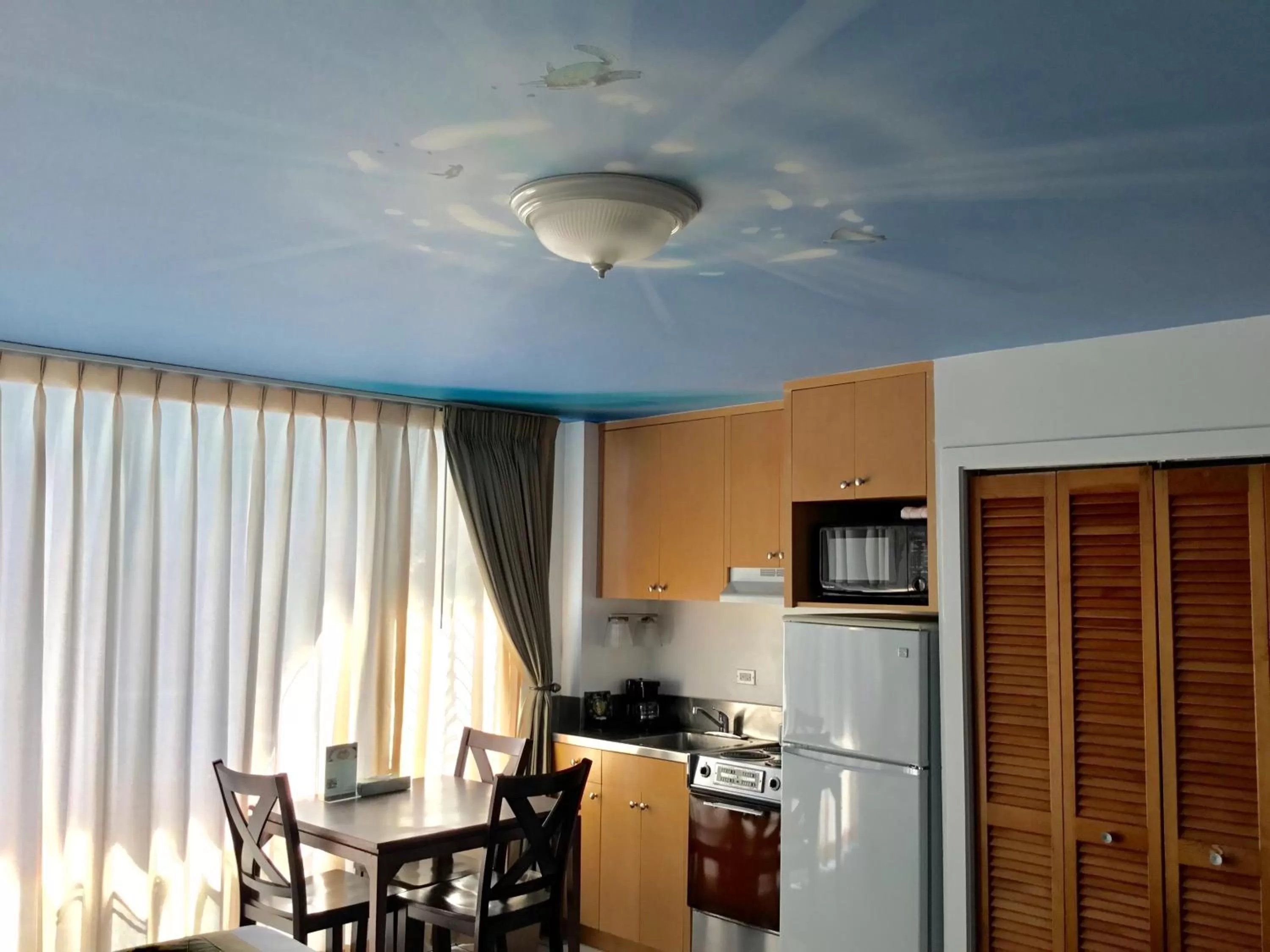 Kitchen or kitchenette in Holiday Surf Hotel (with full kitchen)