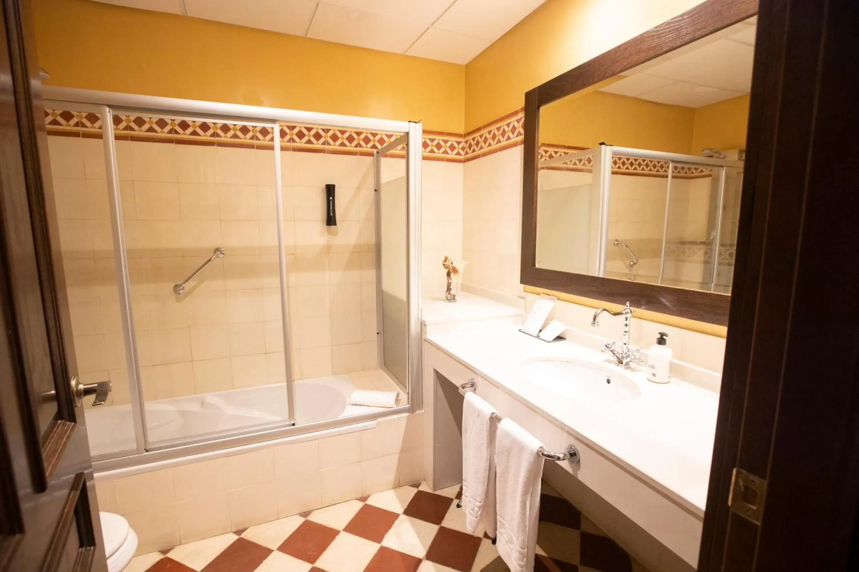 Bathroom in Hotel Rural OLIVENZA PALACIO