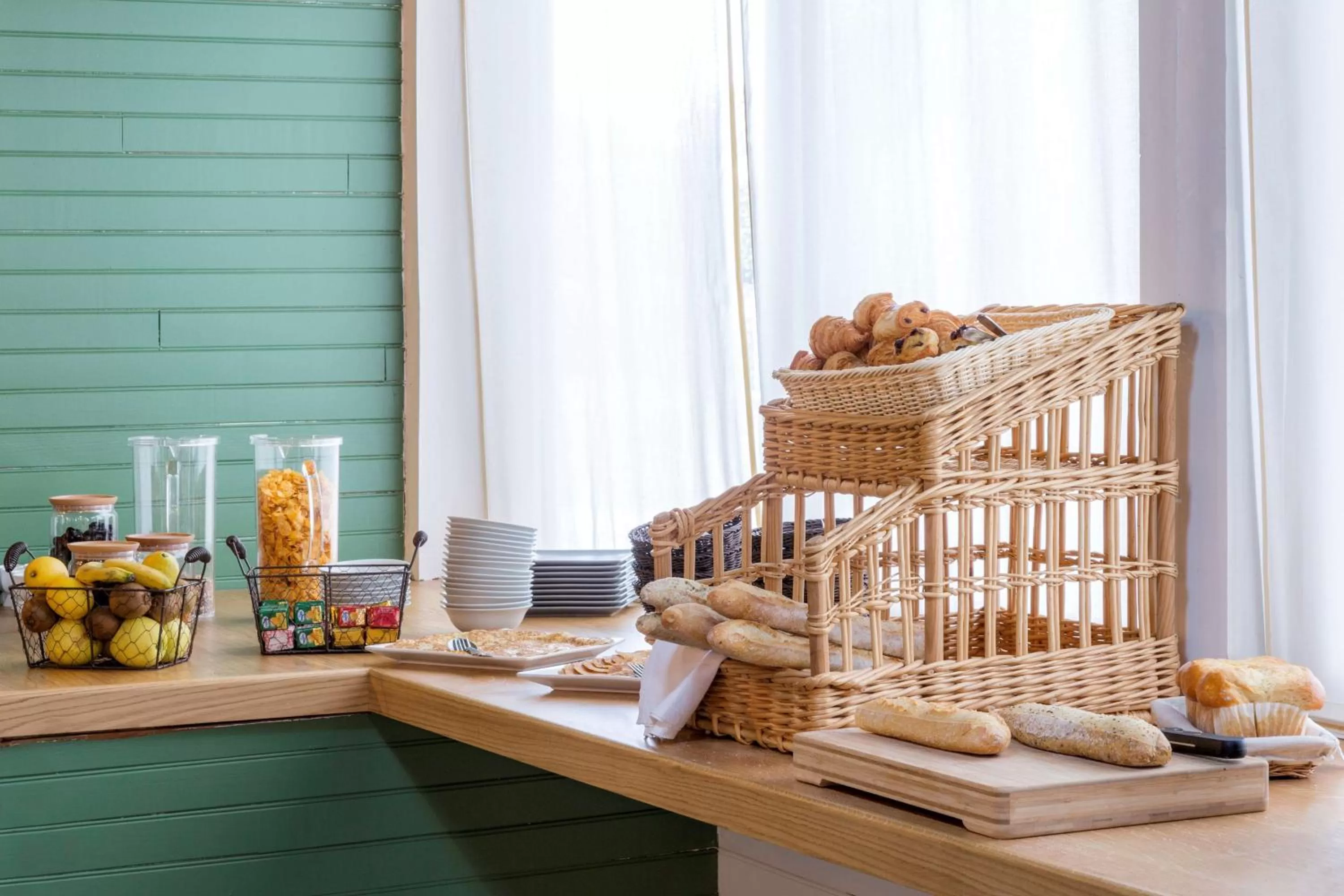 Restaurant/places to eat in Sure Hotel by Best Western Argentan