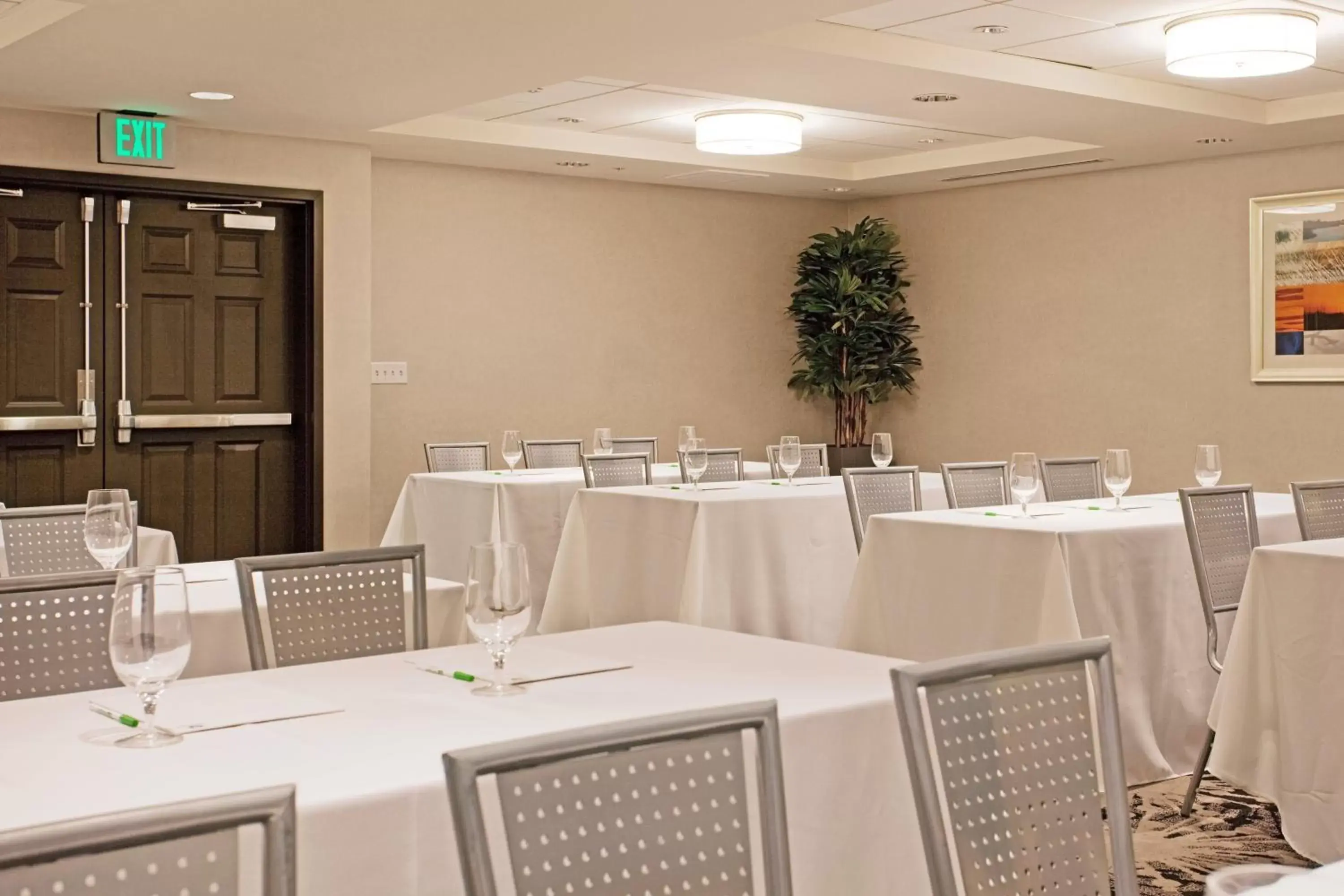 Meeting/conference room in Holiday Inn Oceanside Marina Camp Pendleton, an IHG Hotel