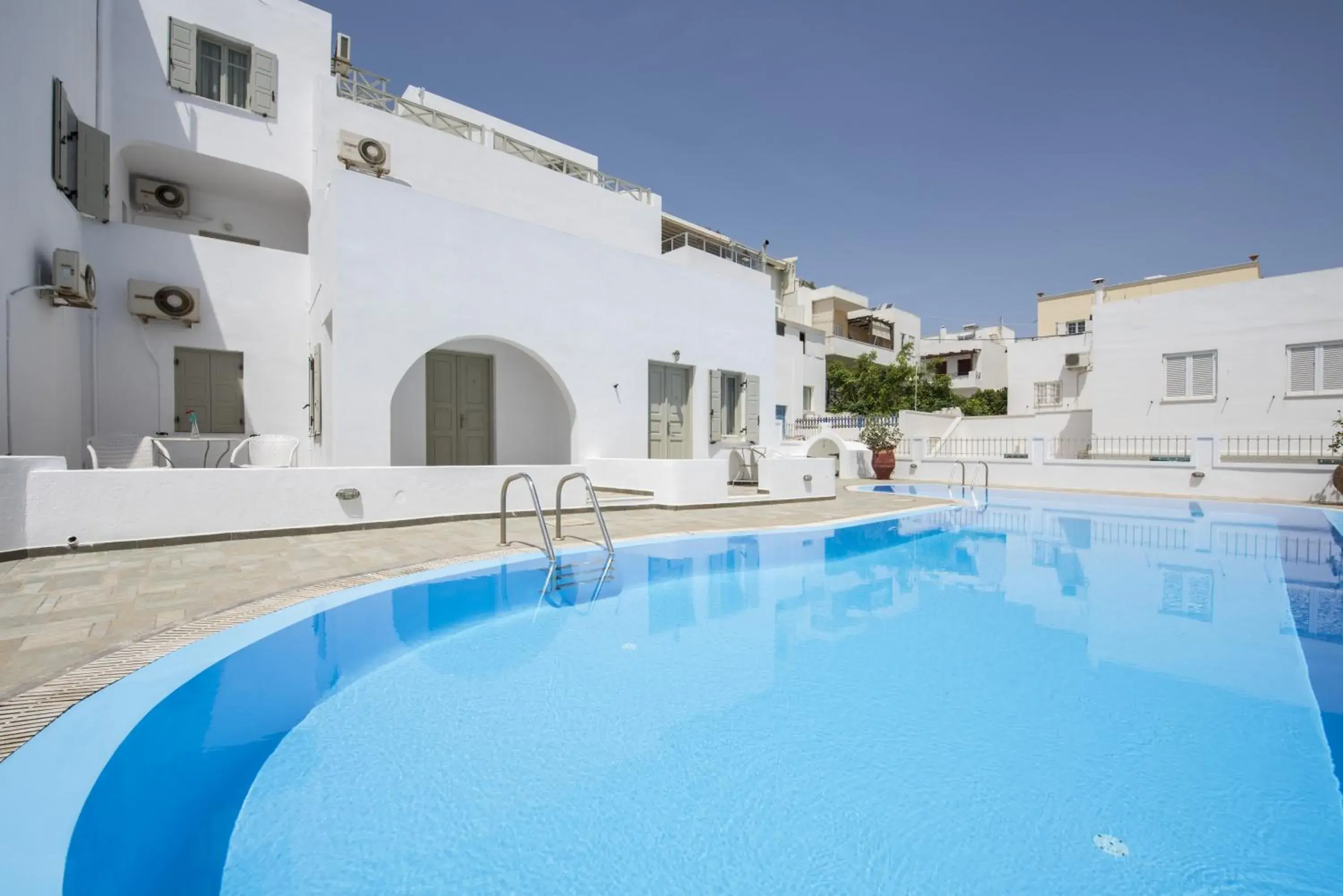 Property building, Swimming Pool in Nissos Thira